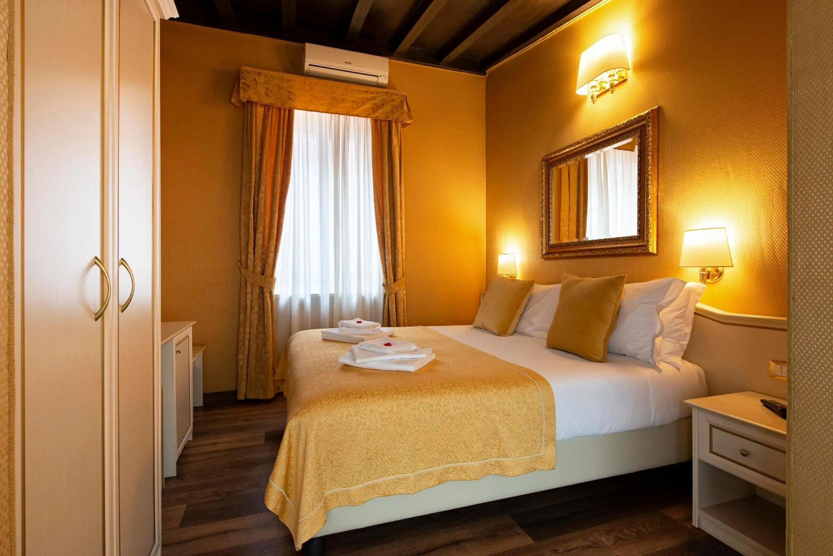 Bedroom, Bed in Canova Rooms in Spanish Steps