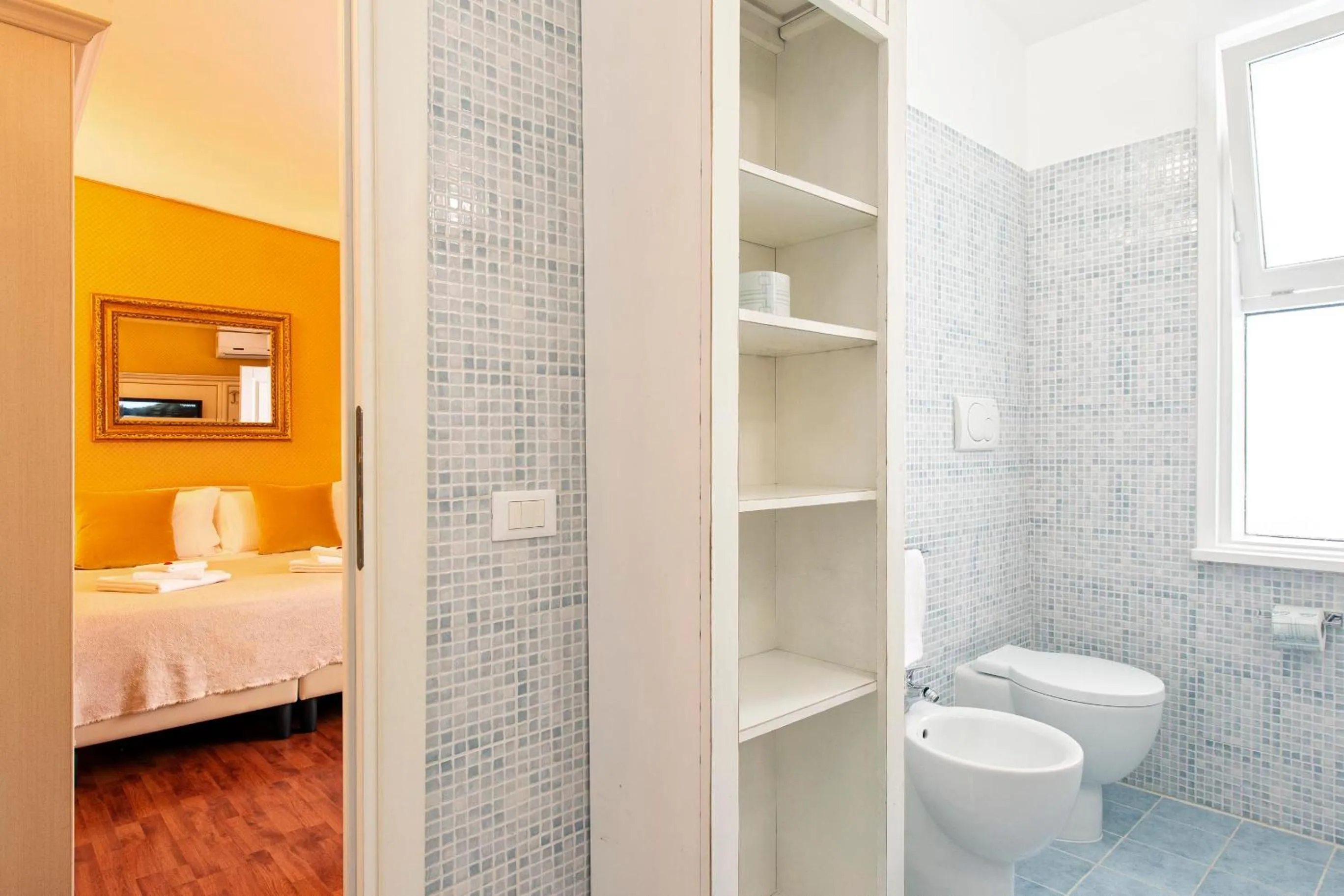 Bathroom in Canova Rooms in Spanish Steps