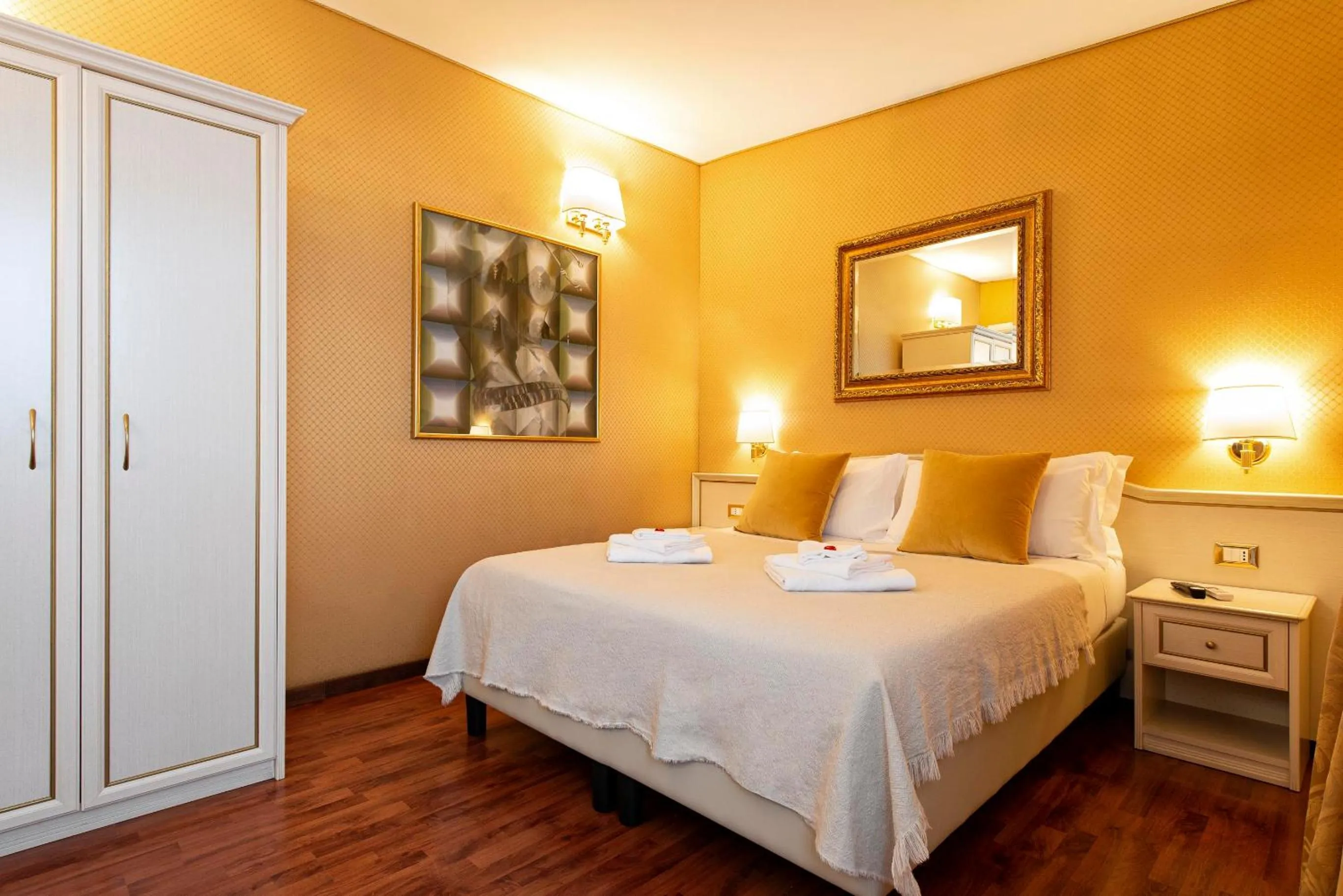 Bed in Canova Rooms in Spanish Steps