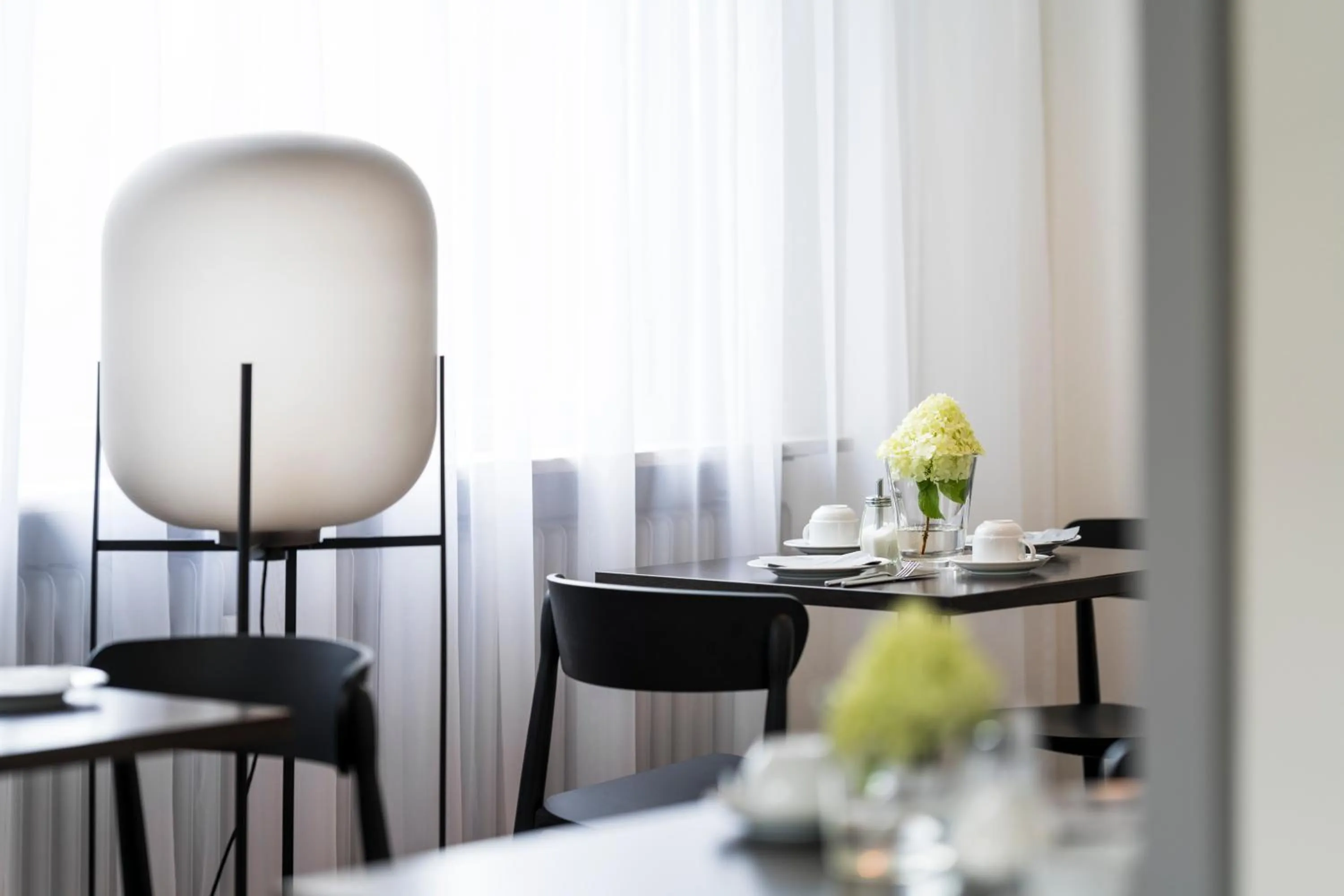 Breakfast in 2Places Side