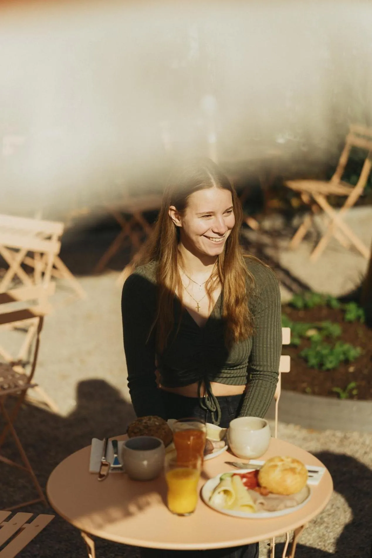 Breakfast in 2Places Side