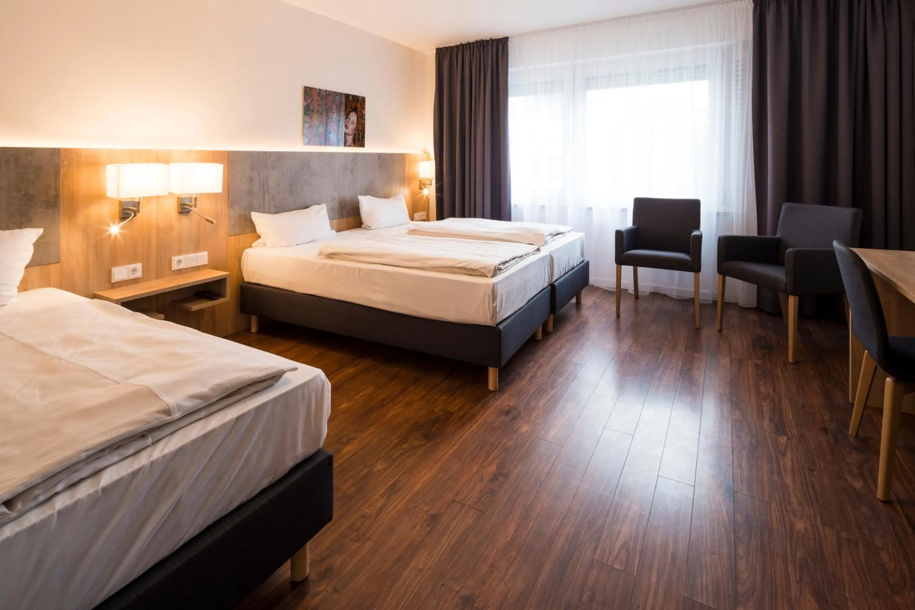 Photo of the whole room, Bed in 2Places Side