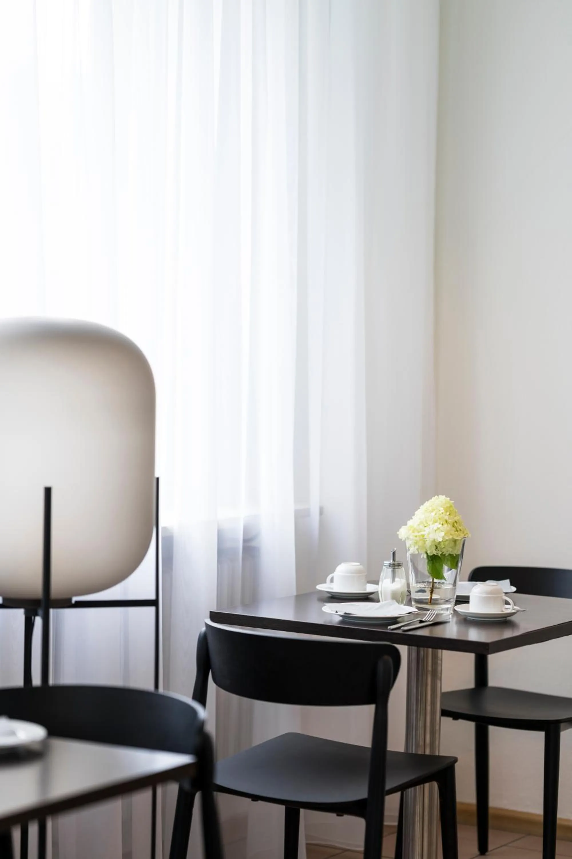 Breakfast in 2Places Side