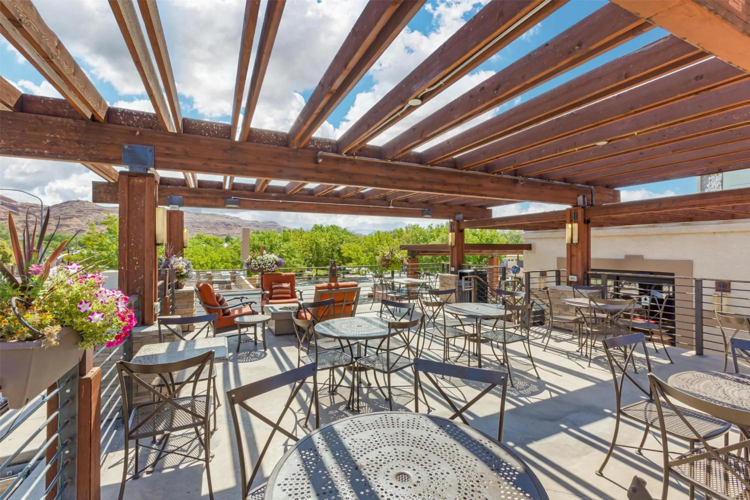 Property building in Best Western Plus Canyonlands Inn