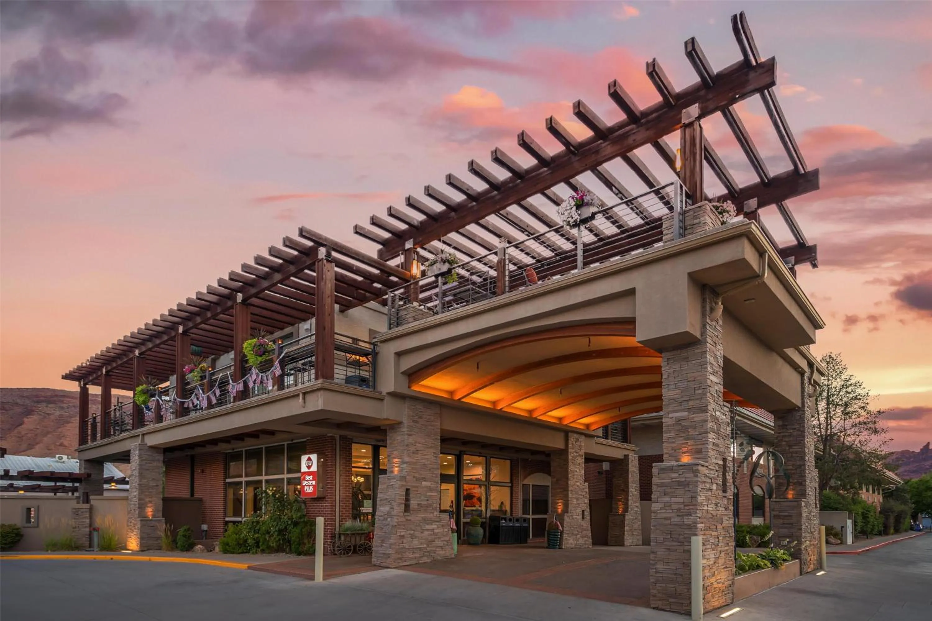 Property building in Best Western Plus Canyonlands Inn