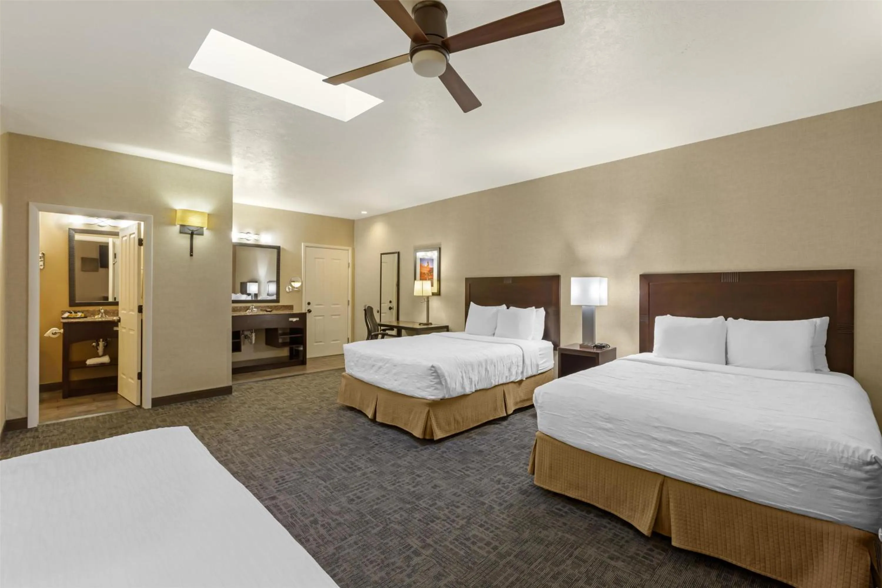 Photo of the whole room, Bed in Best Western Plus Canyonlands Inn
