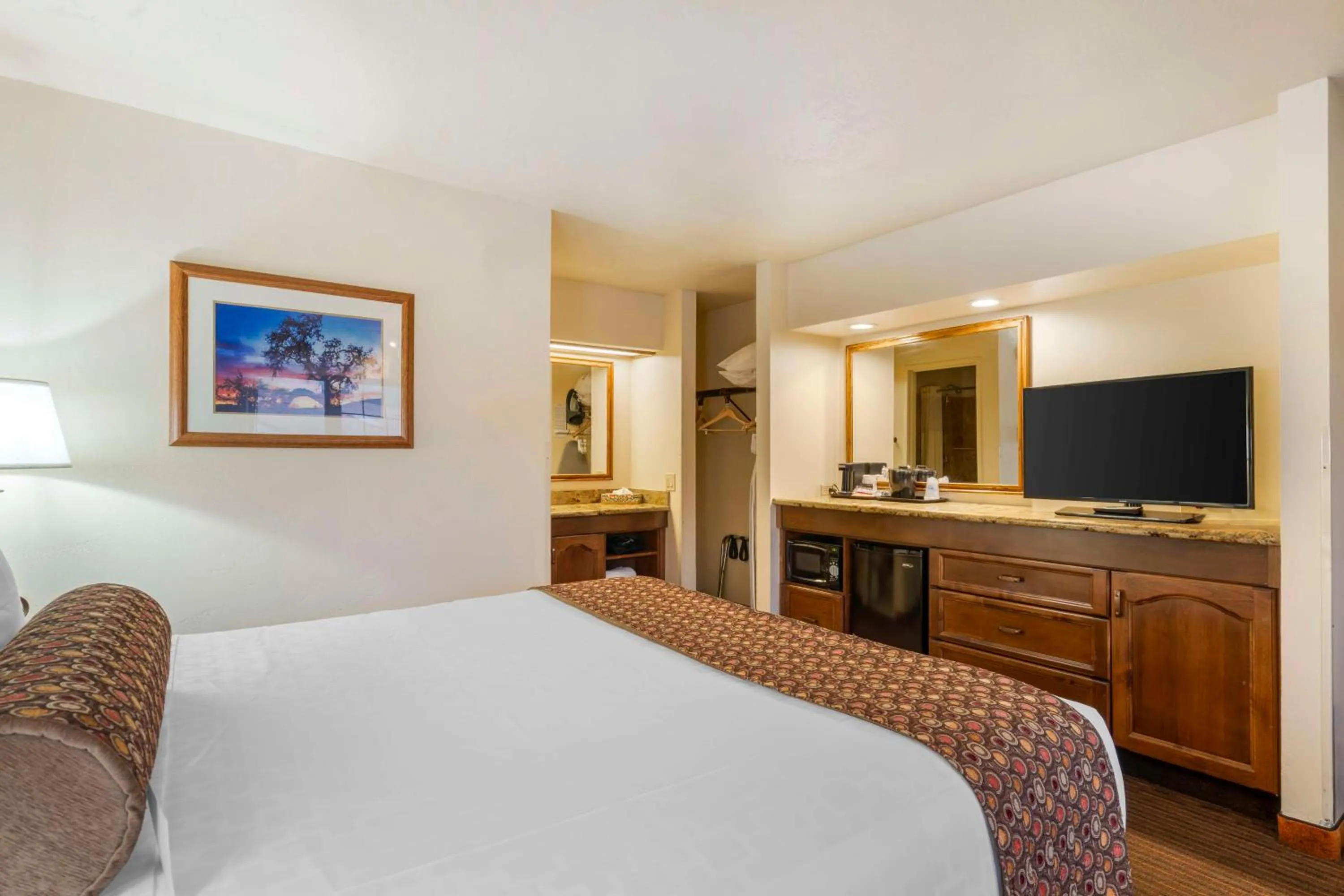 Bedroom, Bed in Best Western Casa Grande Inn