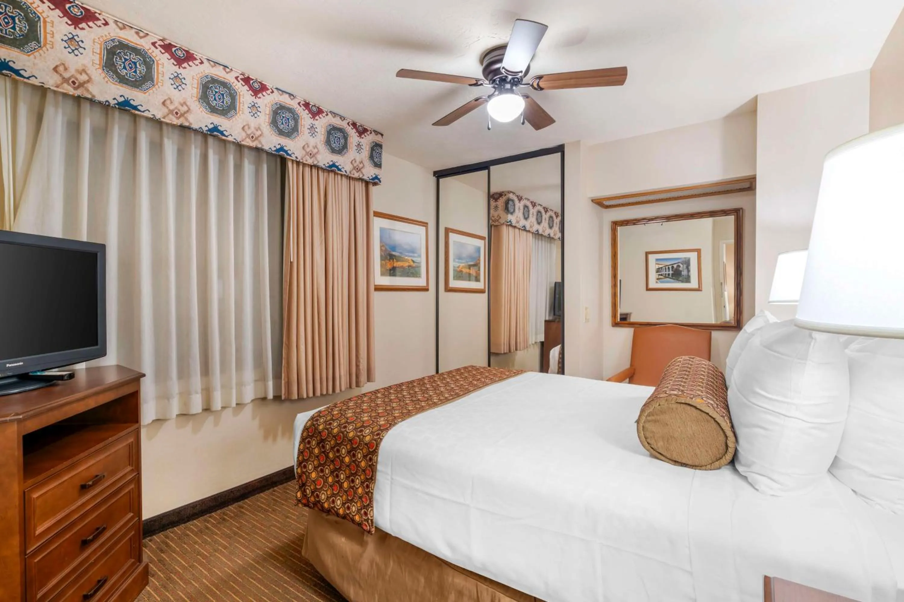 Photo of the whole room, Bed in Best Western Casa Grande Inn