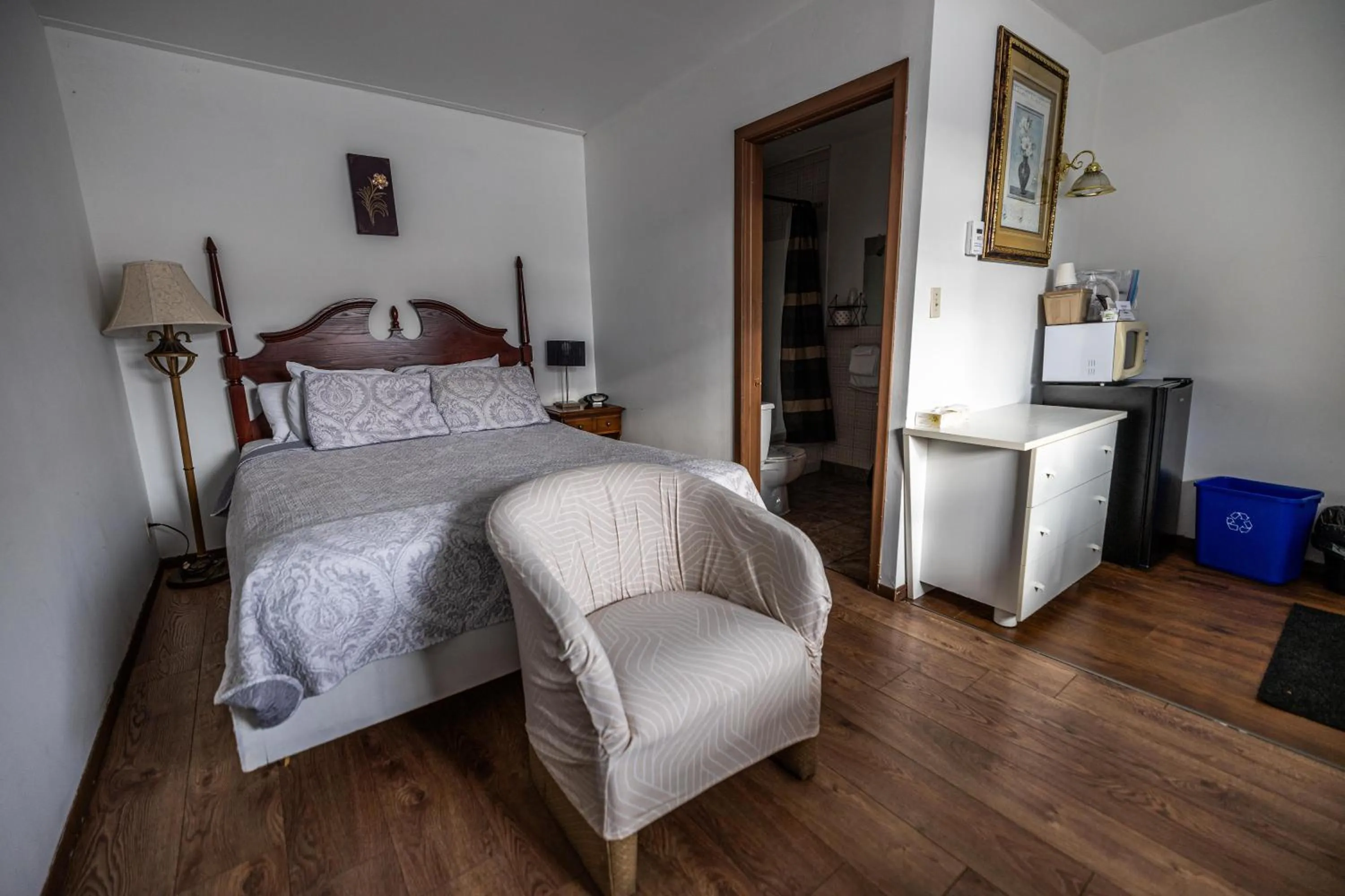 Photo of the whole room, Bed in Motel Deblois