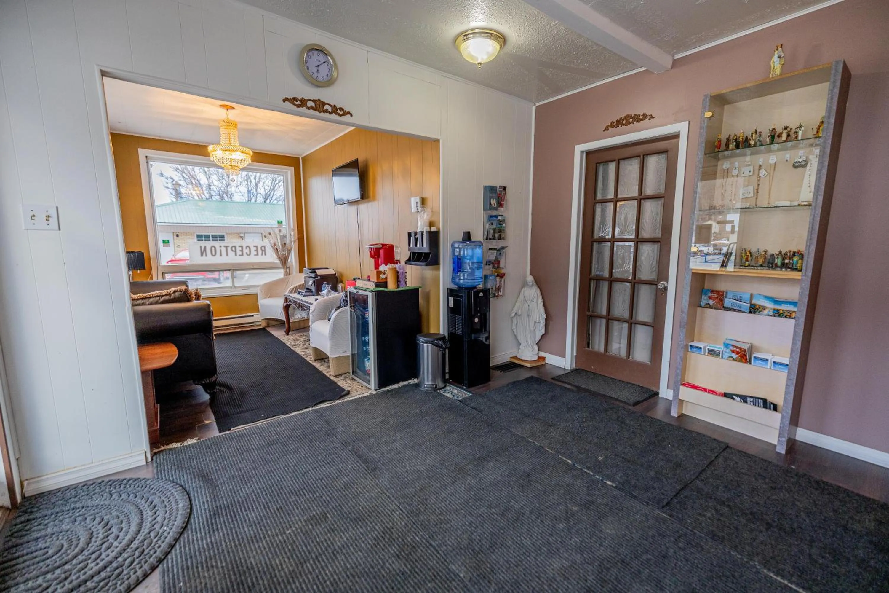 Lounge or bar in Motel Deblois