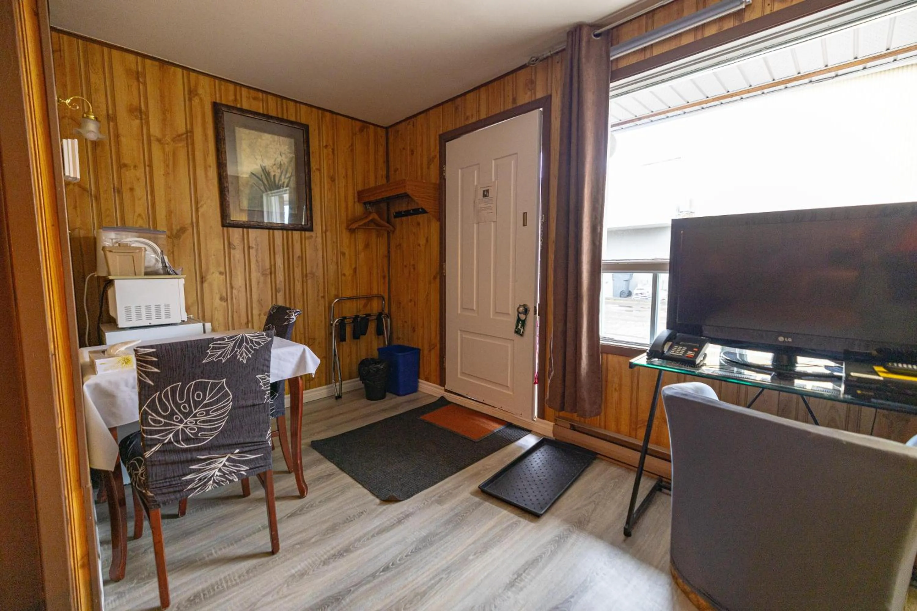 Dining area in Motel Deblois