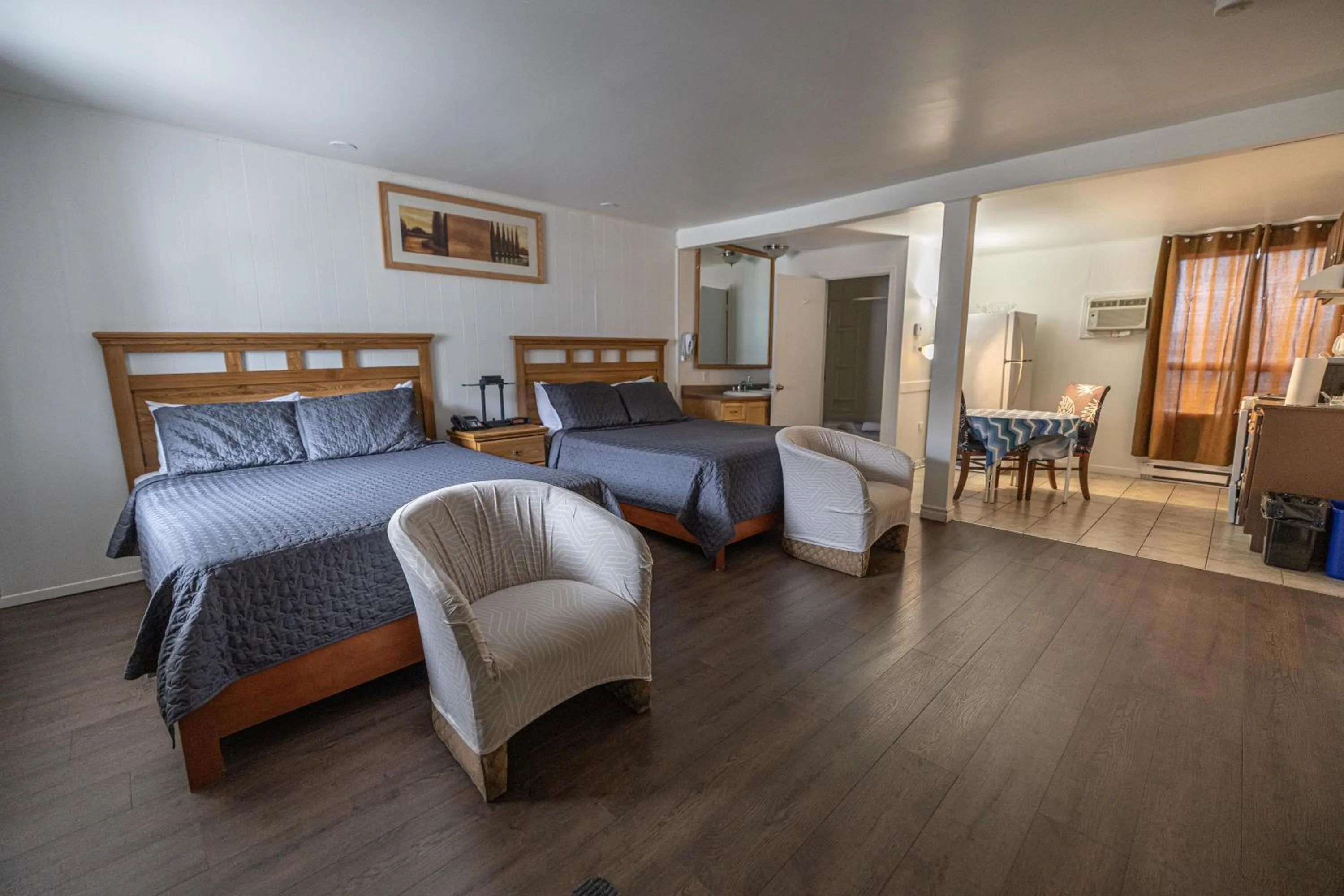 Photo of the whole room, Bed in Motel Deblois