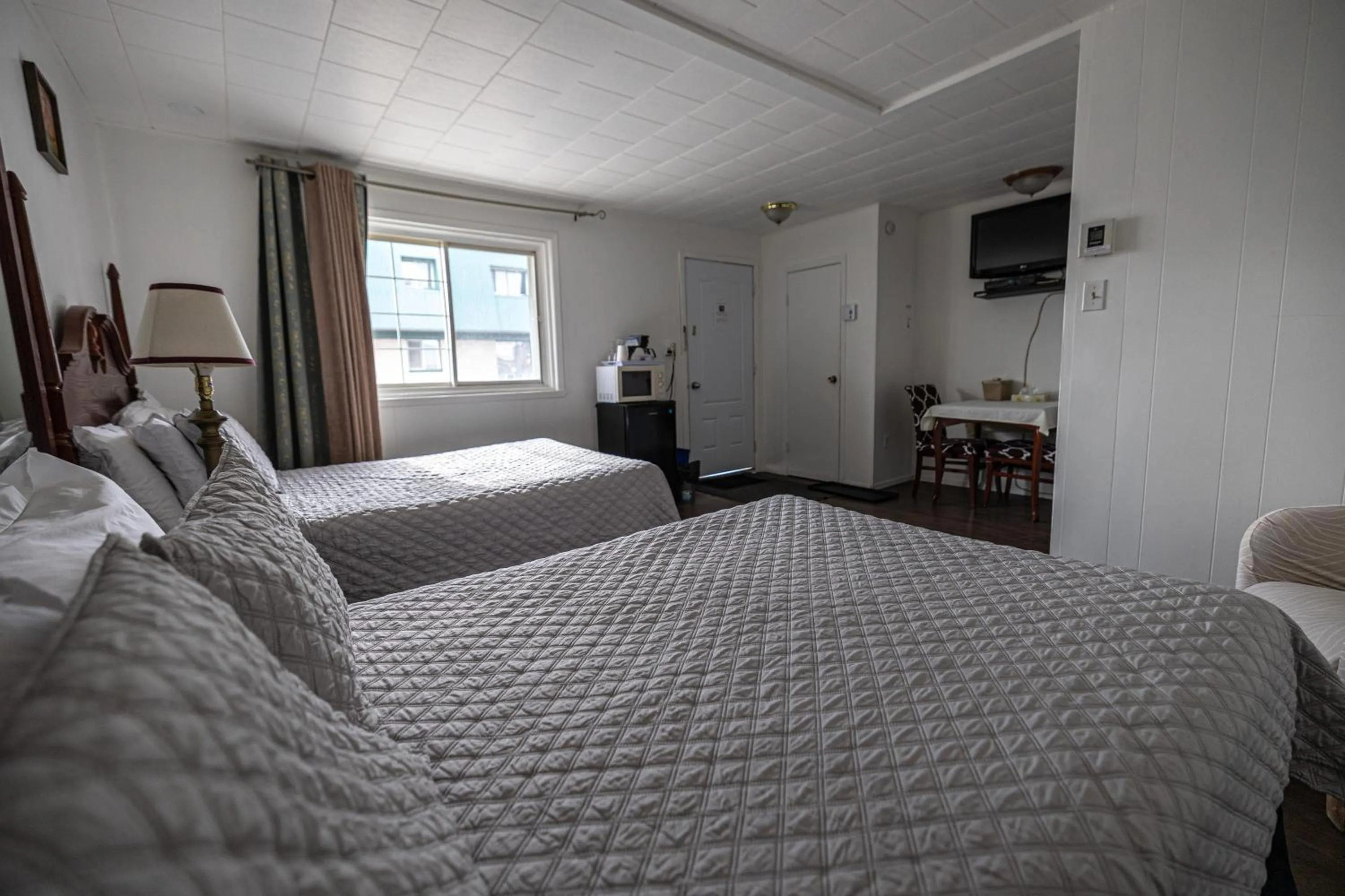 Photo of the whole room, Bed in Motel Deblois