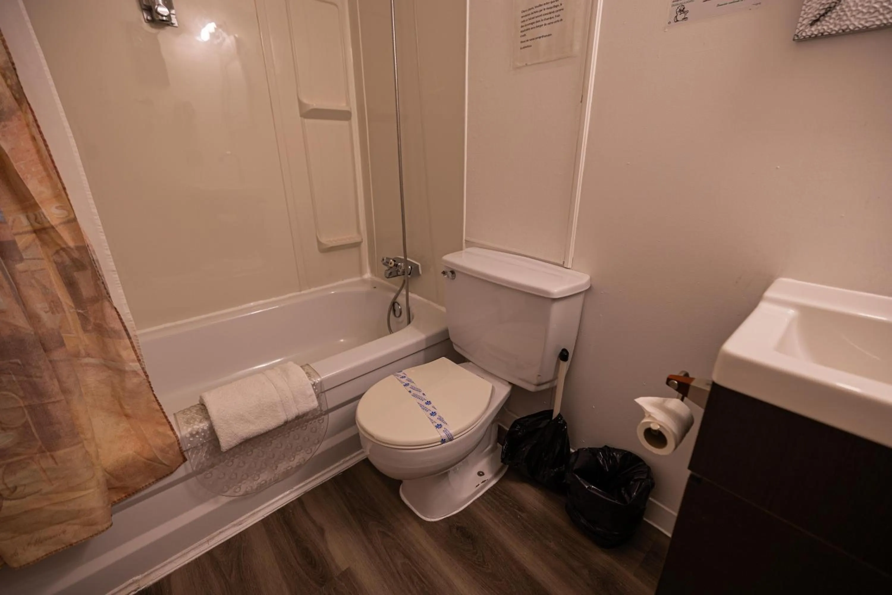 Bathroom in Motel Deblois