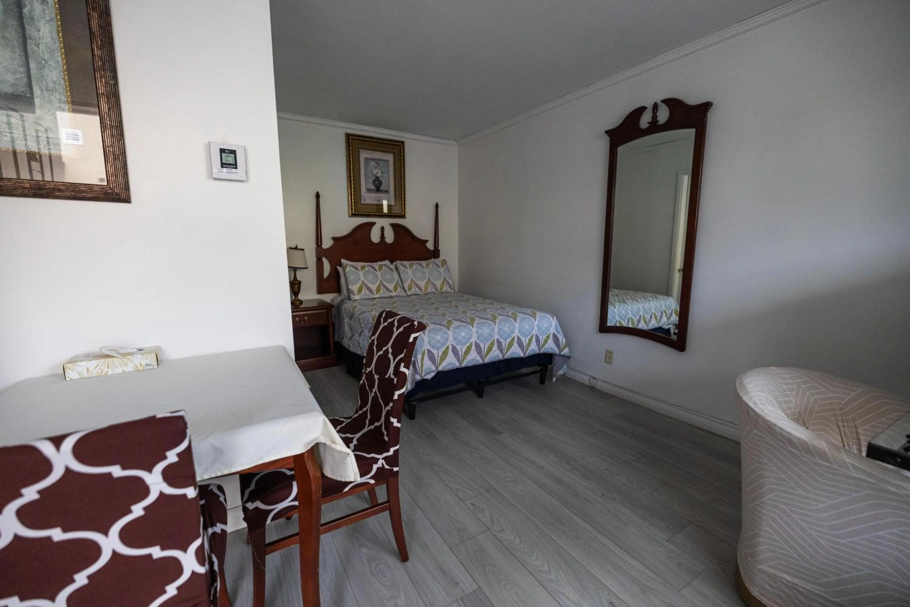 Photo of the whole room, Bed in Motel Deblois