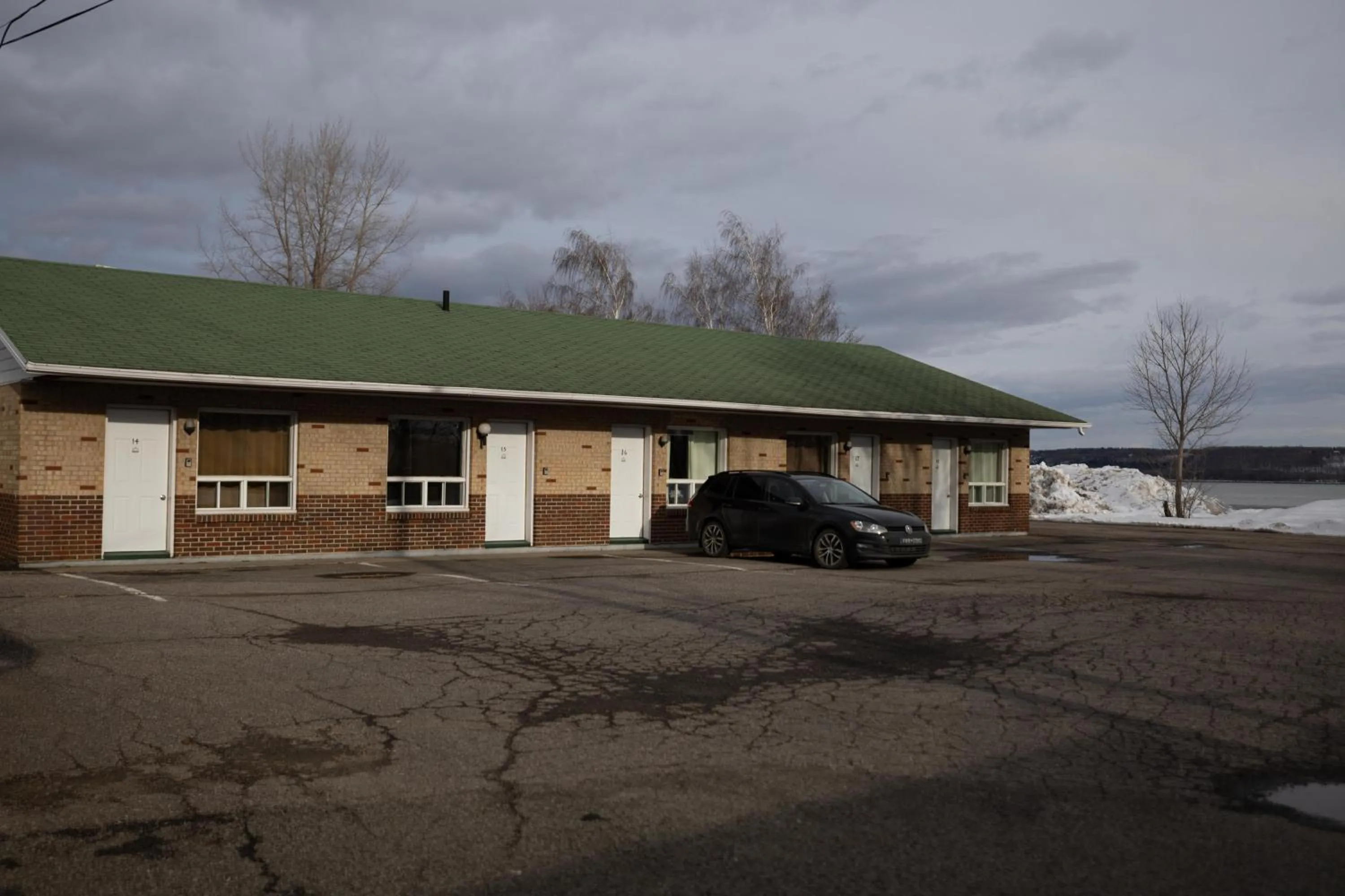 Property building in Motel Deblois