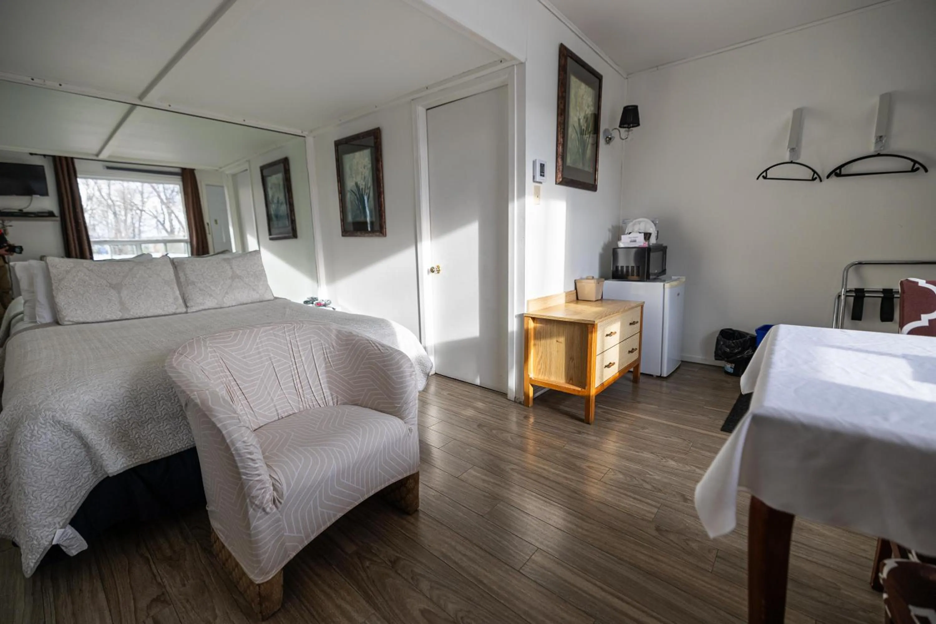 Photo of the whole room, Bed in Motel Deblois