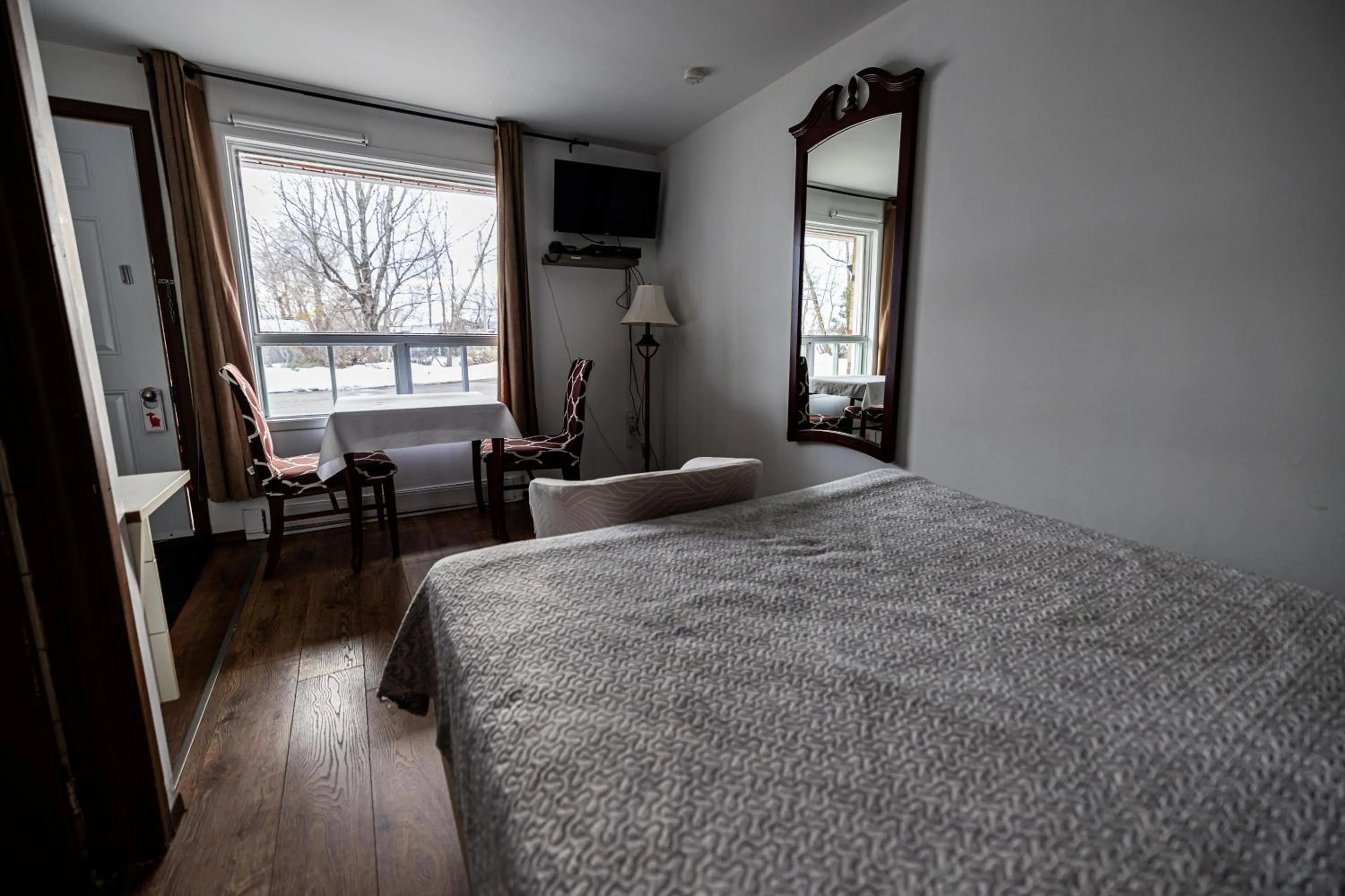 TV and multimedia, Bed in Motel Deblois