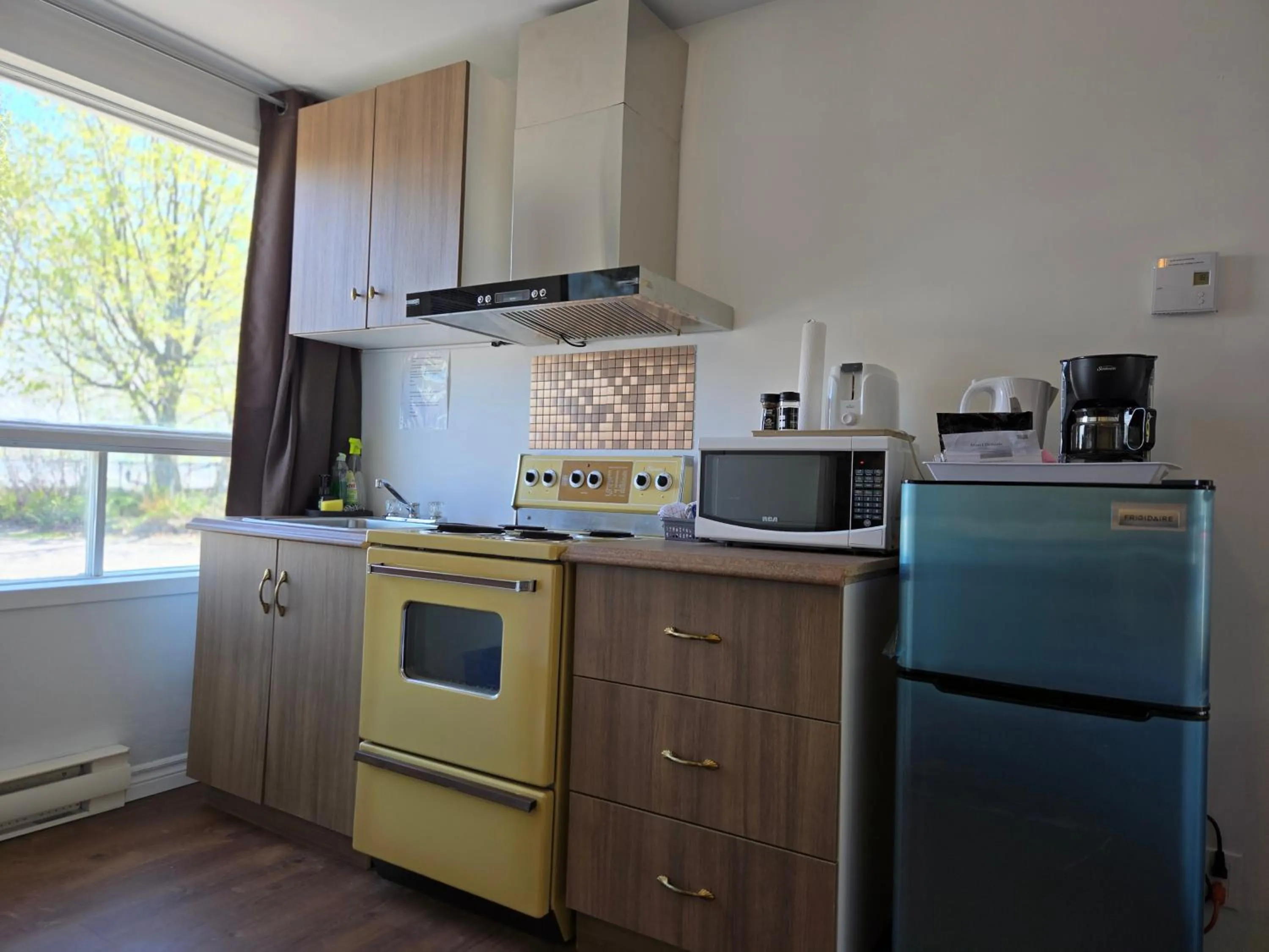 Kitchen or kitchenette in Motel Deblois