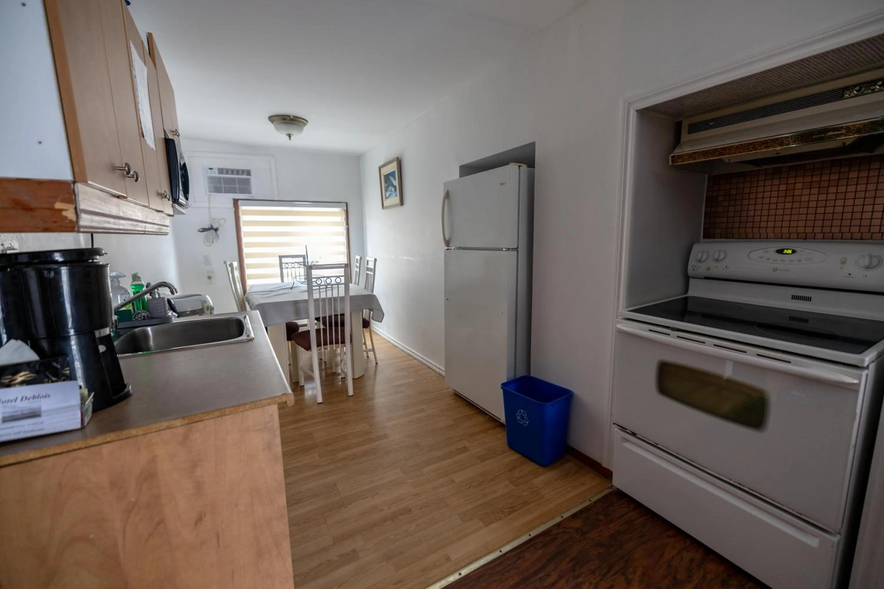 Kitchen or kitchenette in Motel Deblois