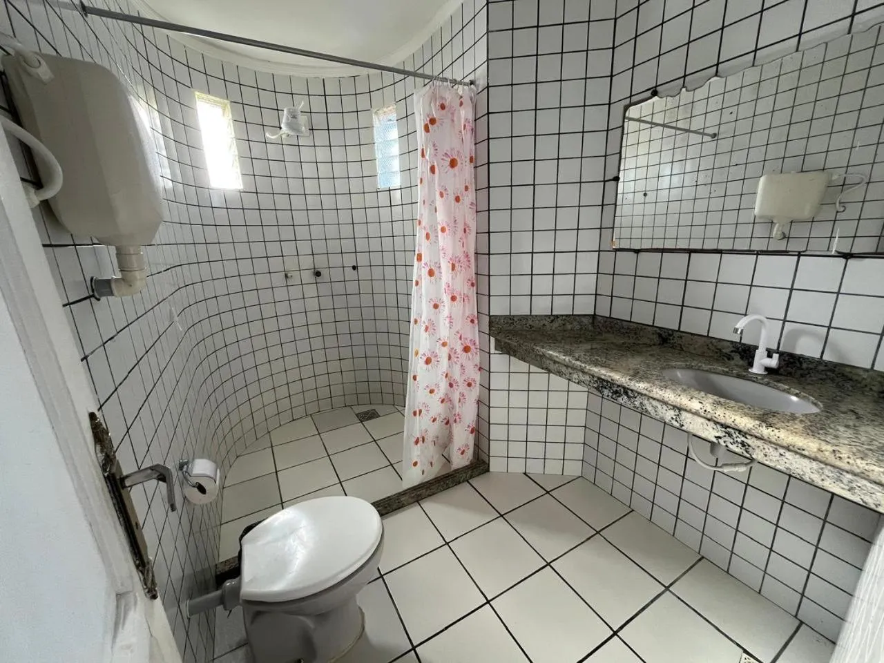 Shower in Pousada Farol do Morro