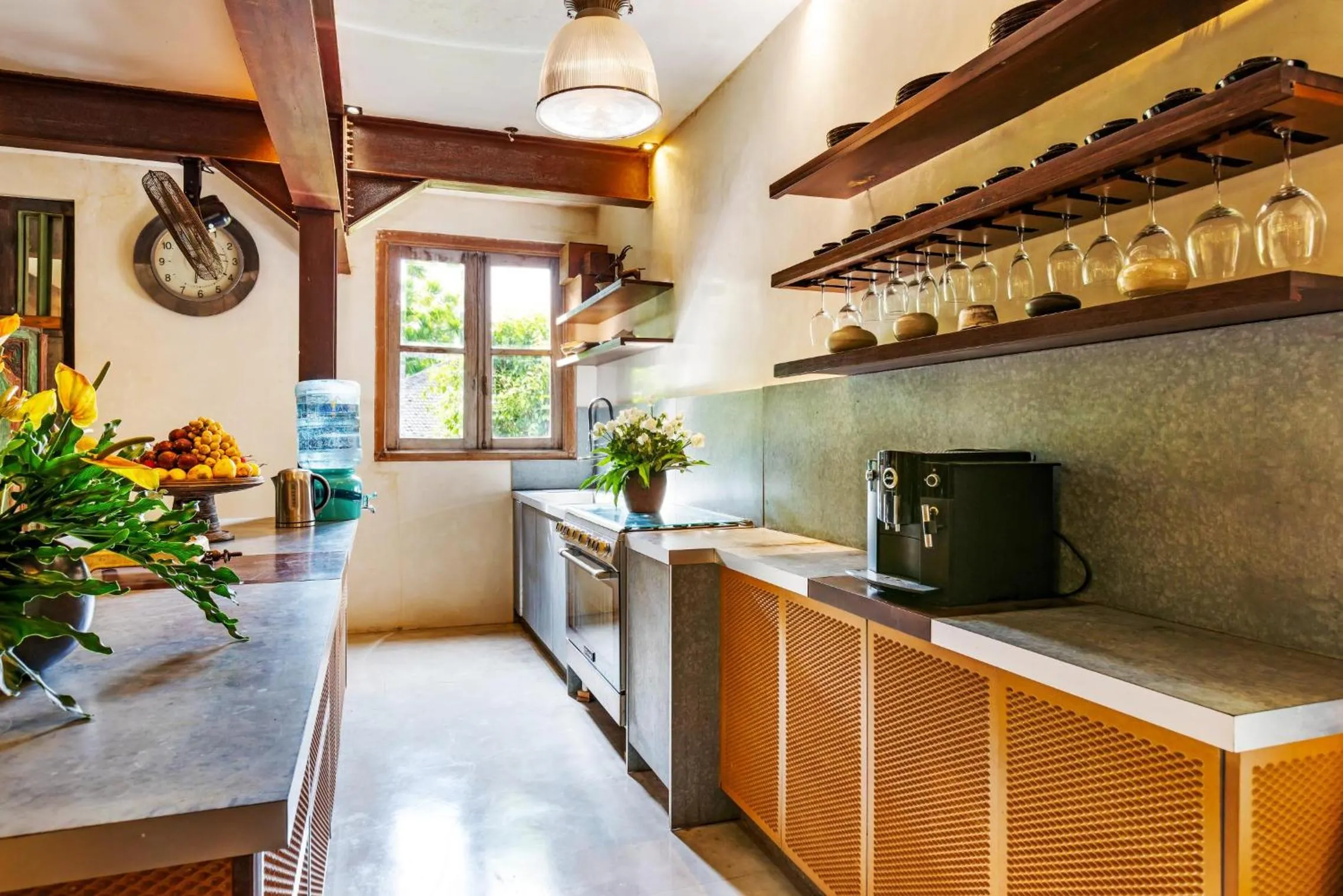 Kitchen or kitchenette in Villa Artis