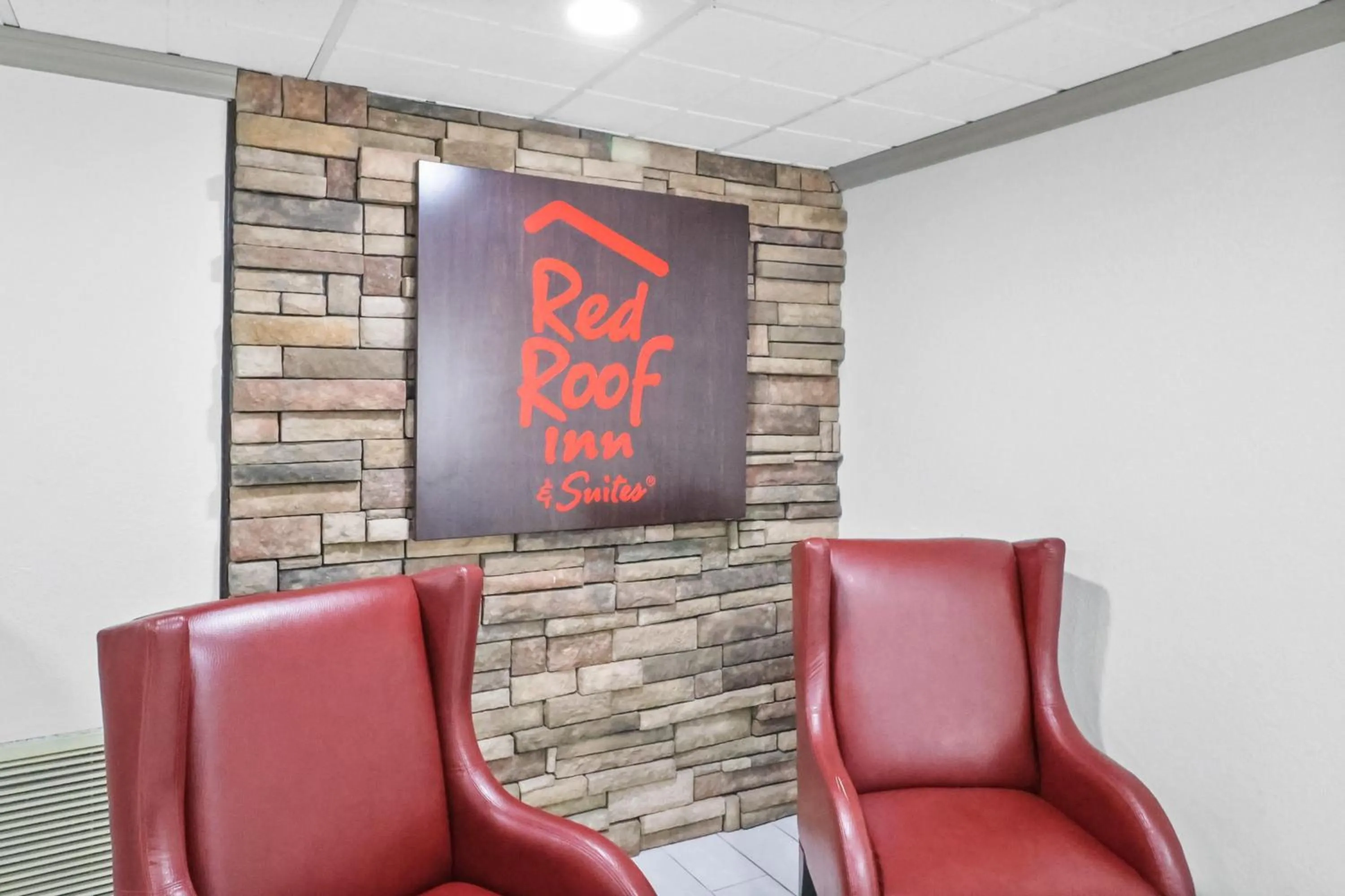 Lobby or reception in Red Roof Inn & Suites Fayetteville-Fort Bragg