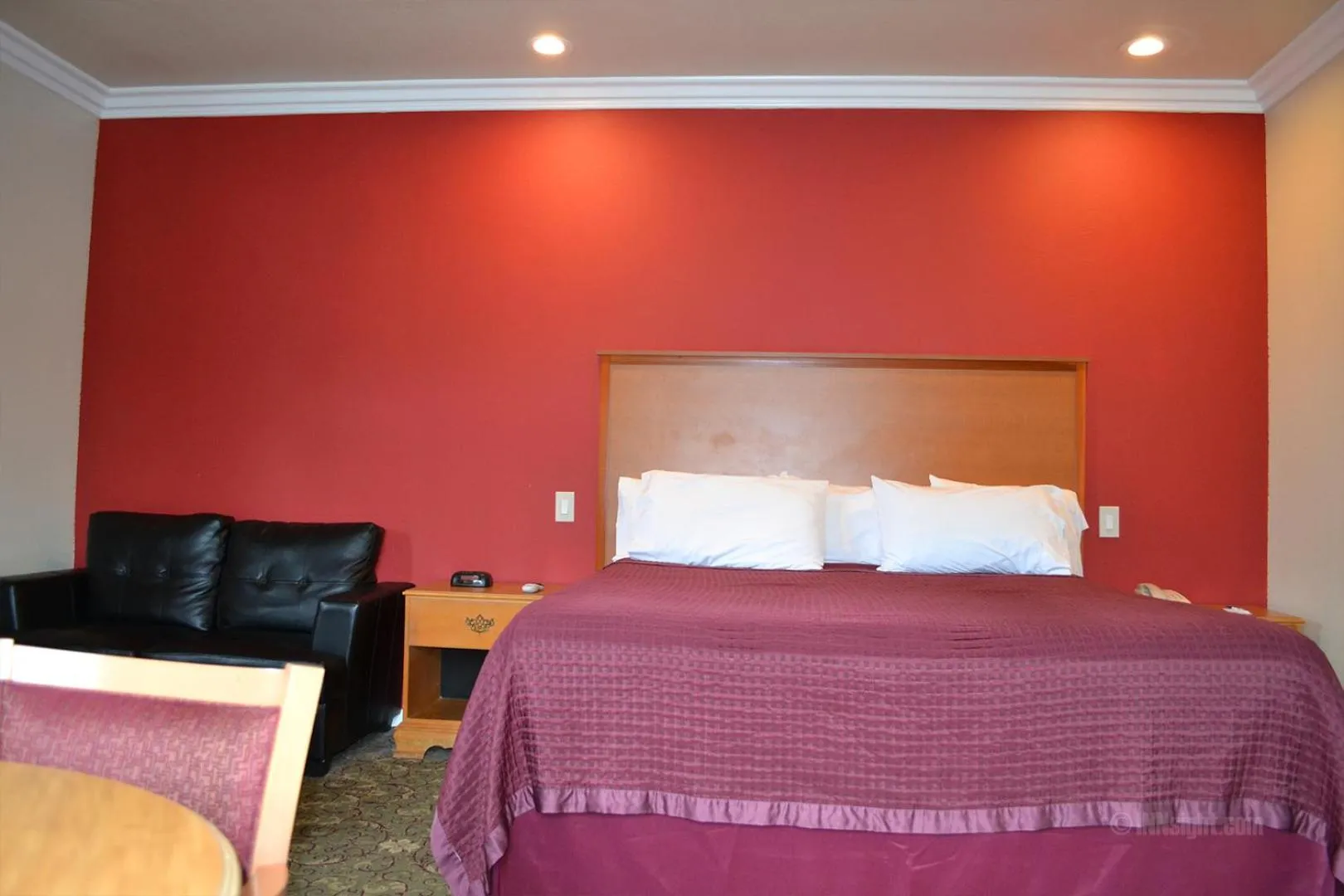 Bed in The Miramar Inn