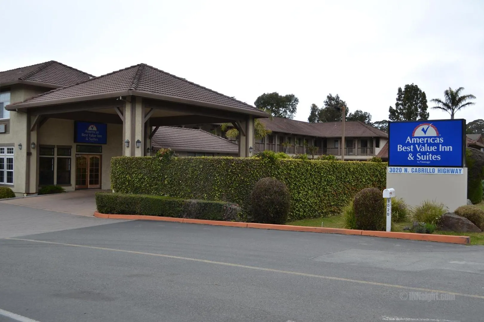 Facade/entrance in The Miramar Inn