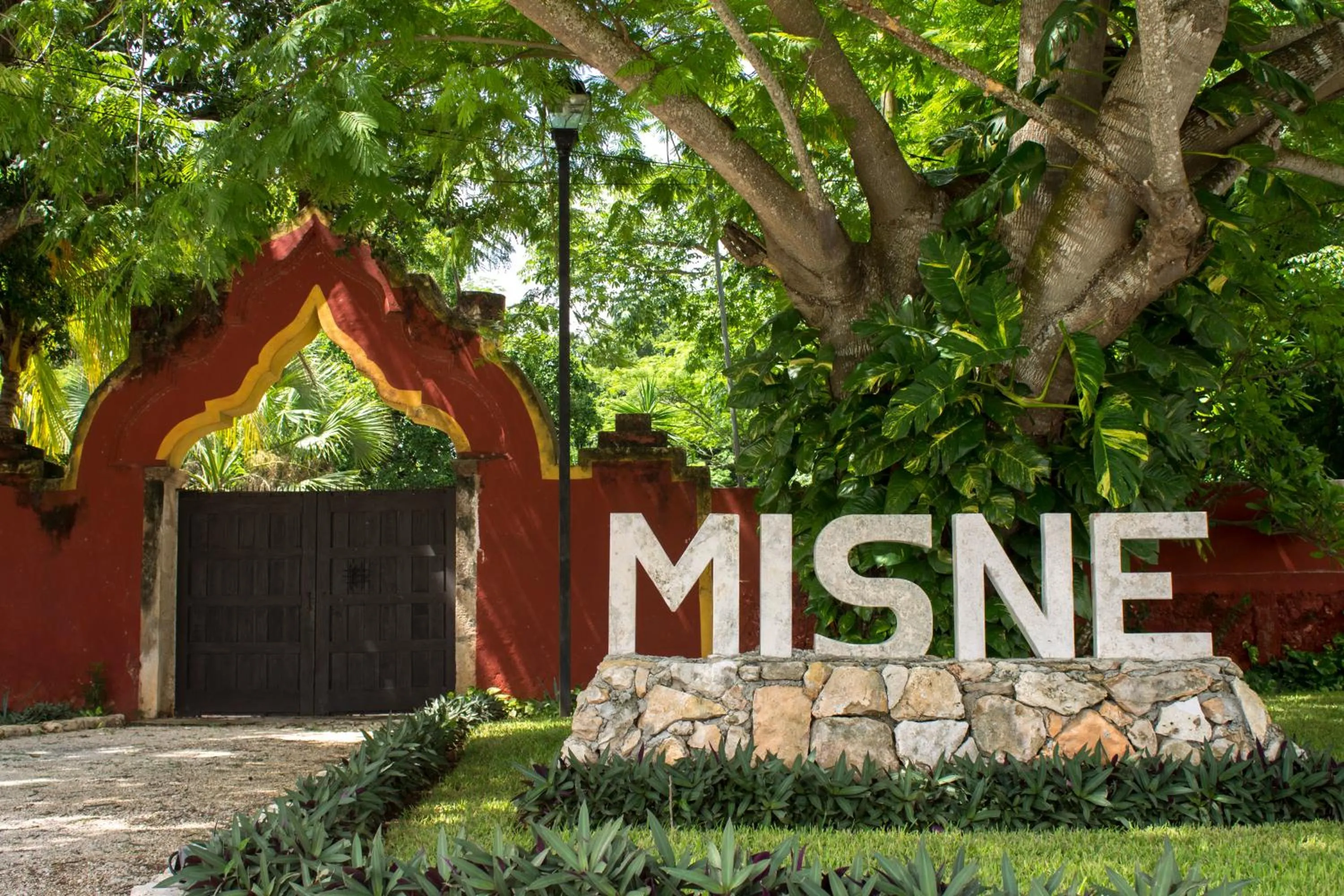 Facade/entrance in Hacienda Misne