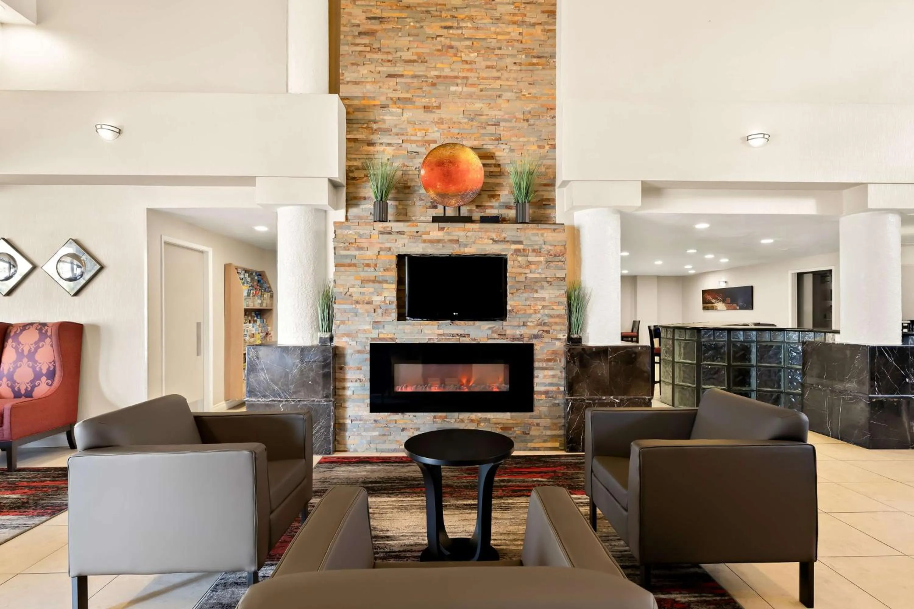 Lobby or reception in Best Western Plus Irvine Spectrum Hotel