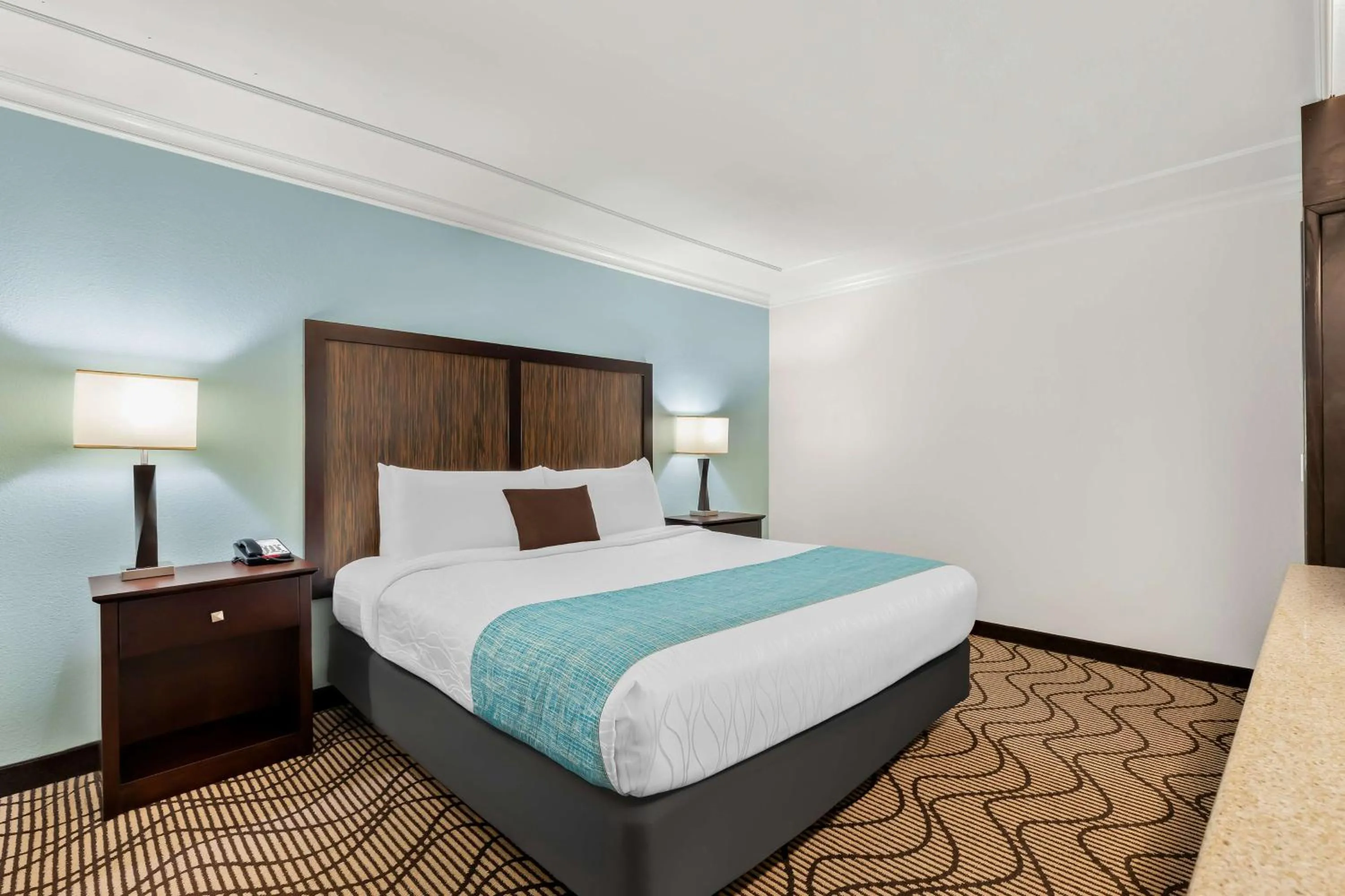 Photo of the whole room, Bed in Best Western Plus Irvine Spectrum Hotel