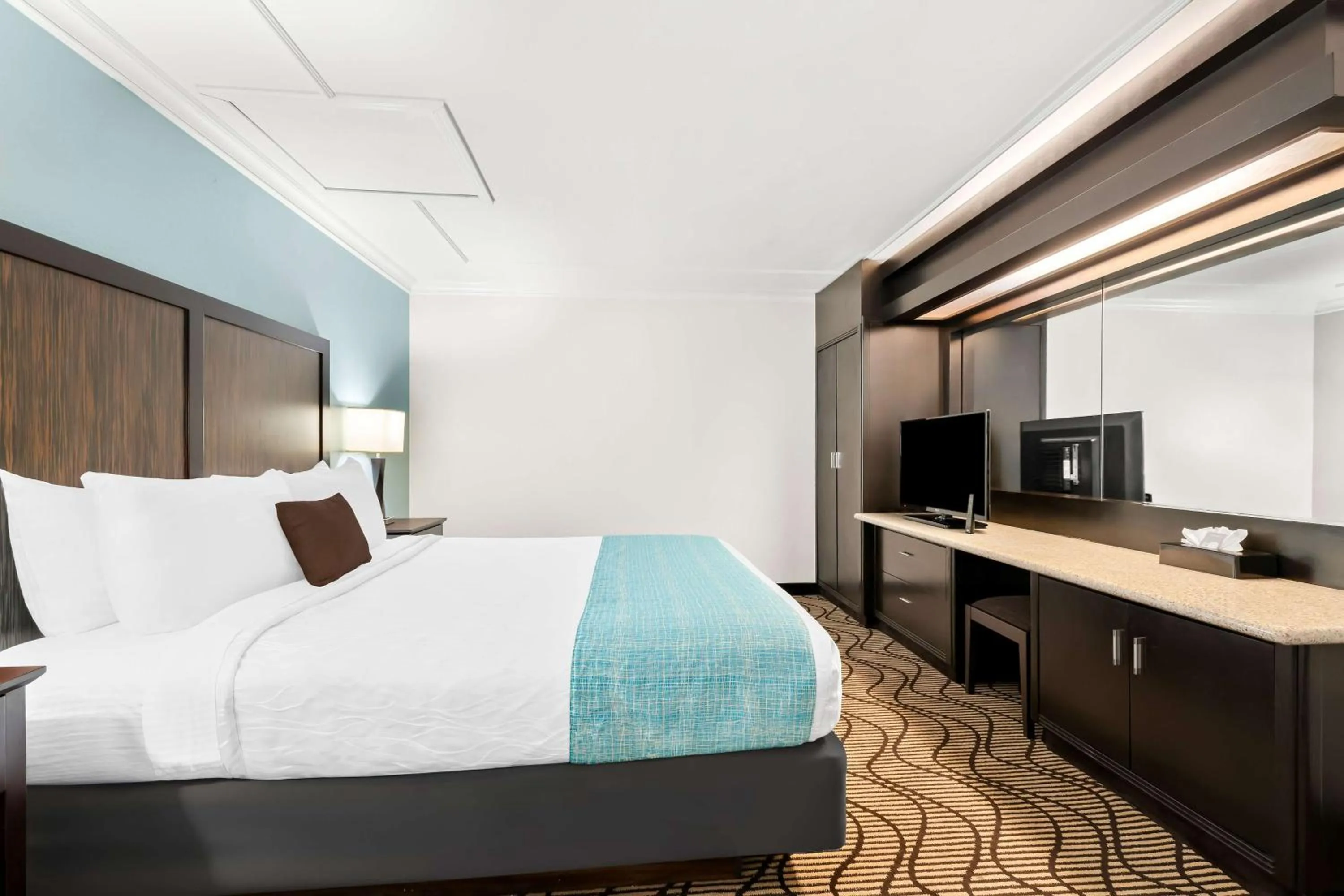 Photo of the whole room, Bed in Best Western Plus Irvine Spectrum Hotel