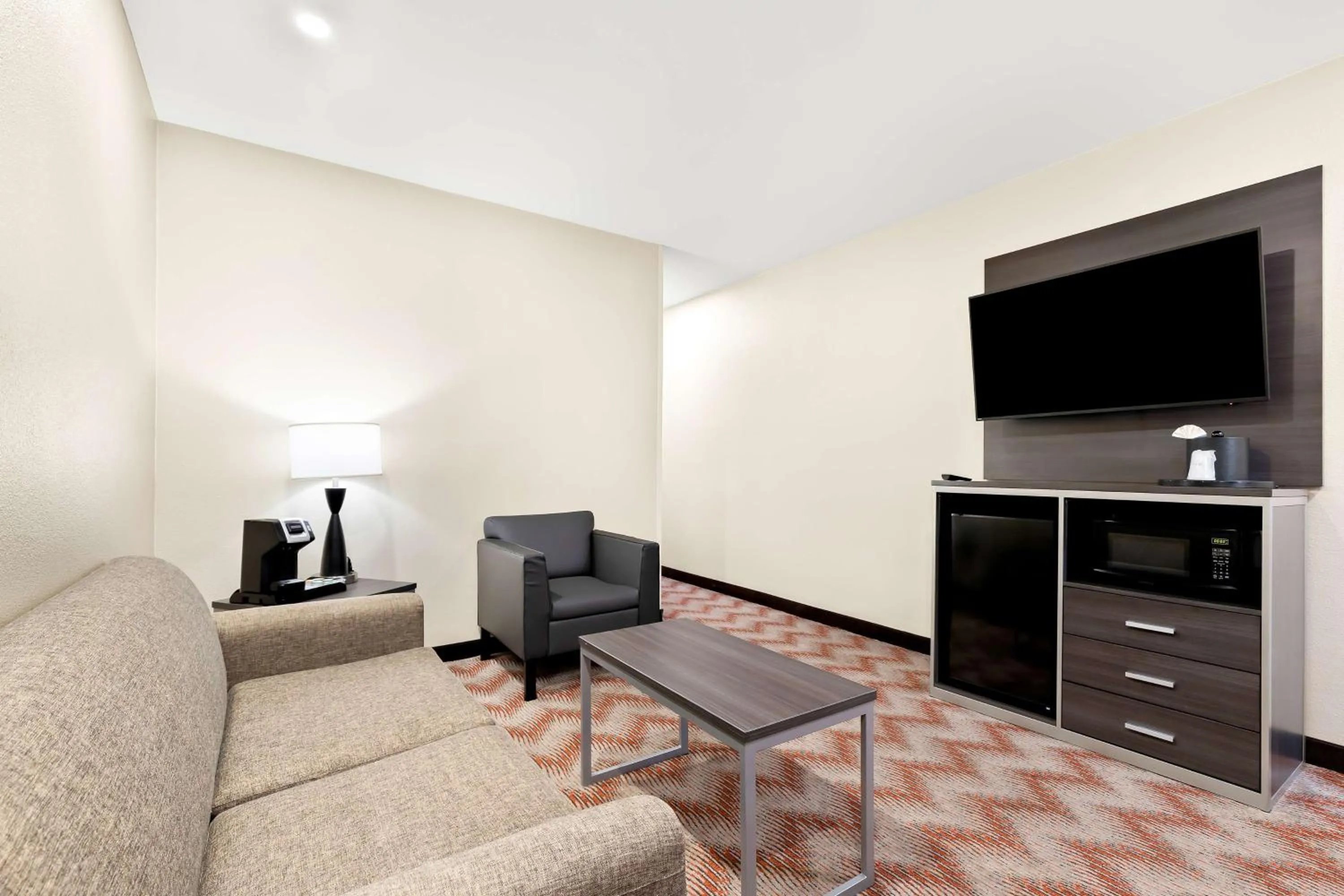 Bedroom in Best Western Plus Irvine Spectrum Hotel