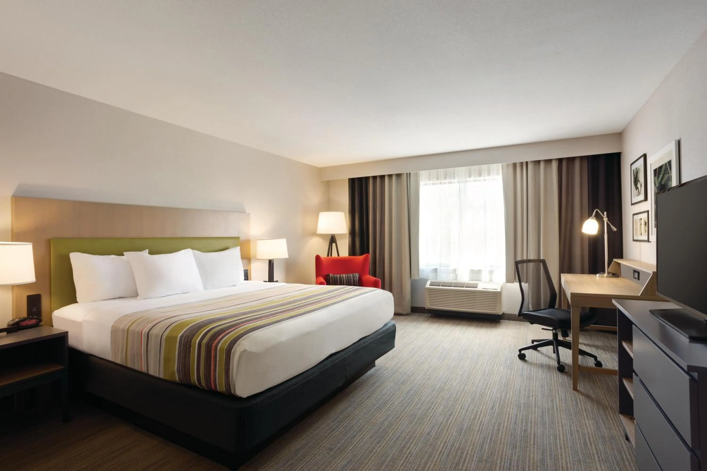 TV and multimedia, Bed in Country Inn & Suites by Radisson, Lawrence, KS
