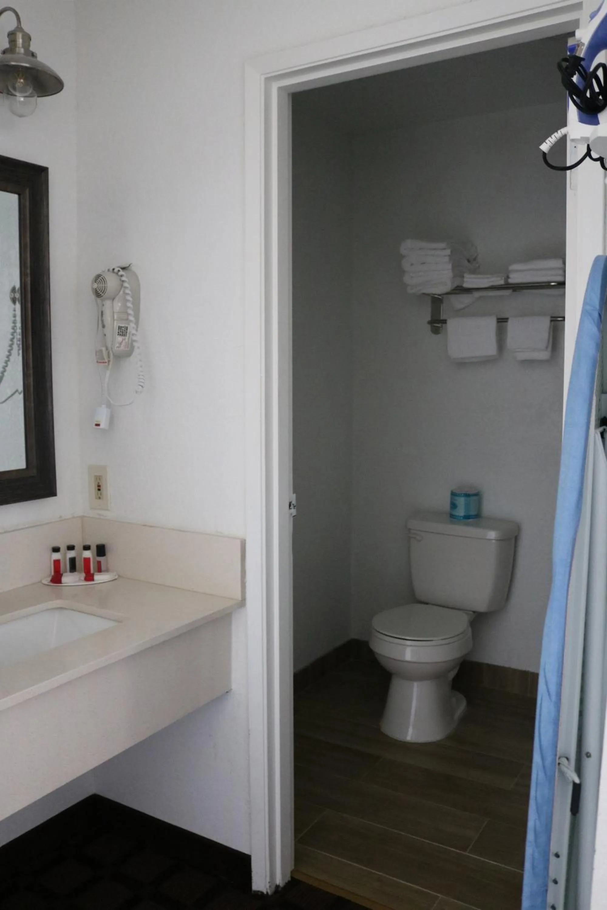 Bathroom in Umpqua Valley Hotel