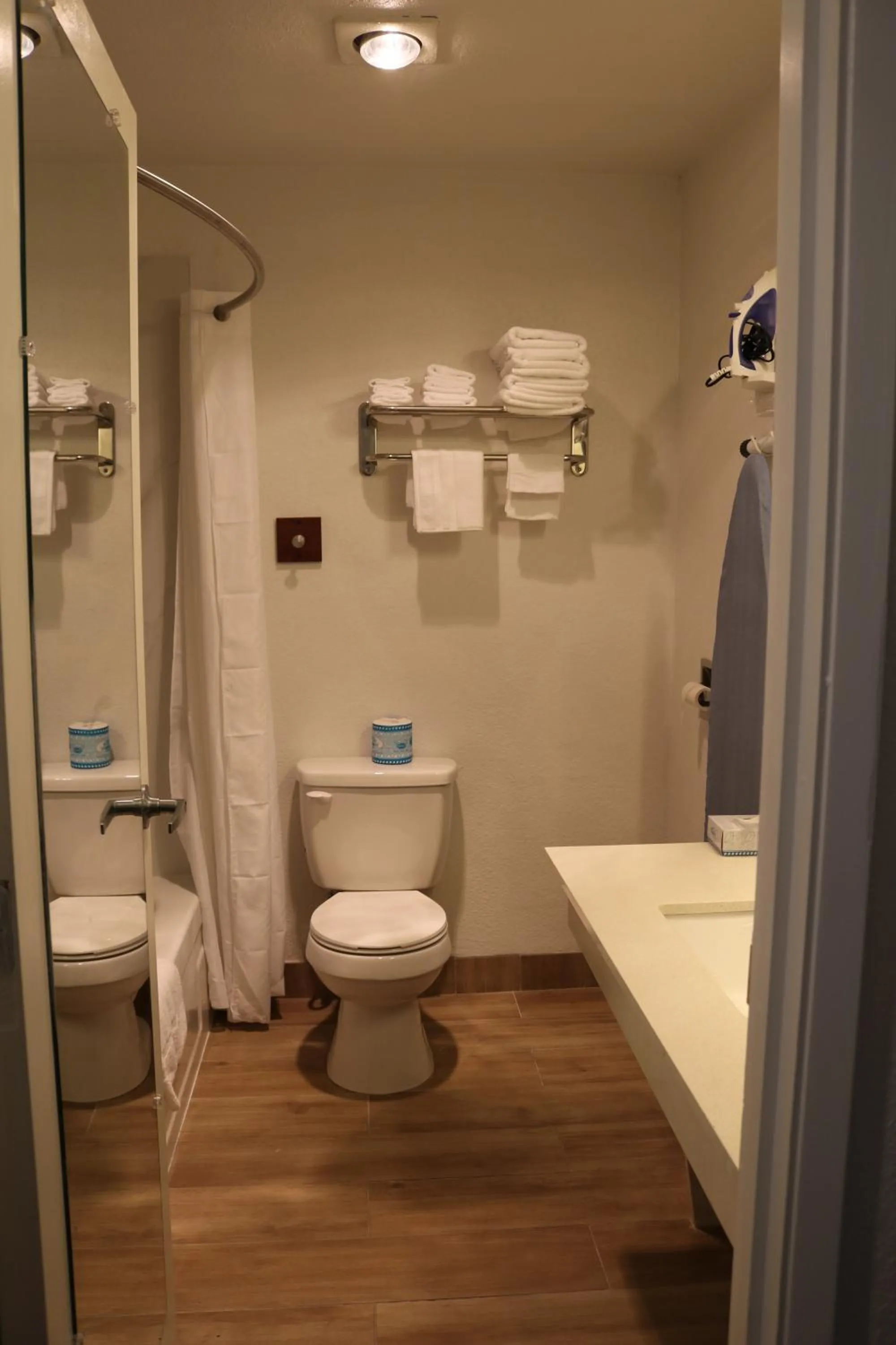 Bathroom in Umpqua Valley Hotel