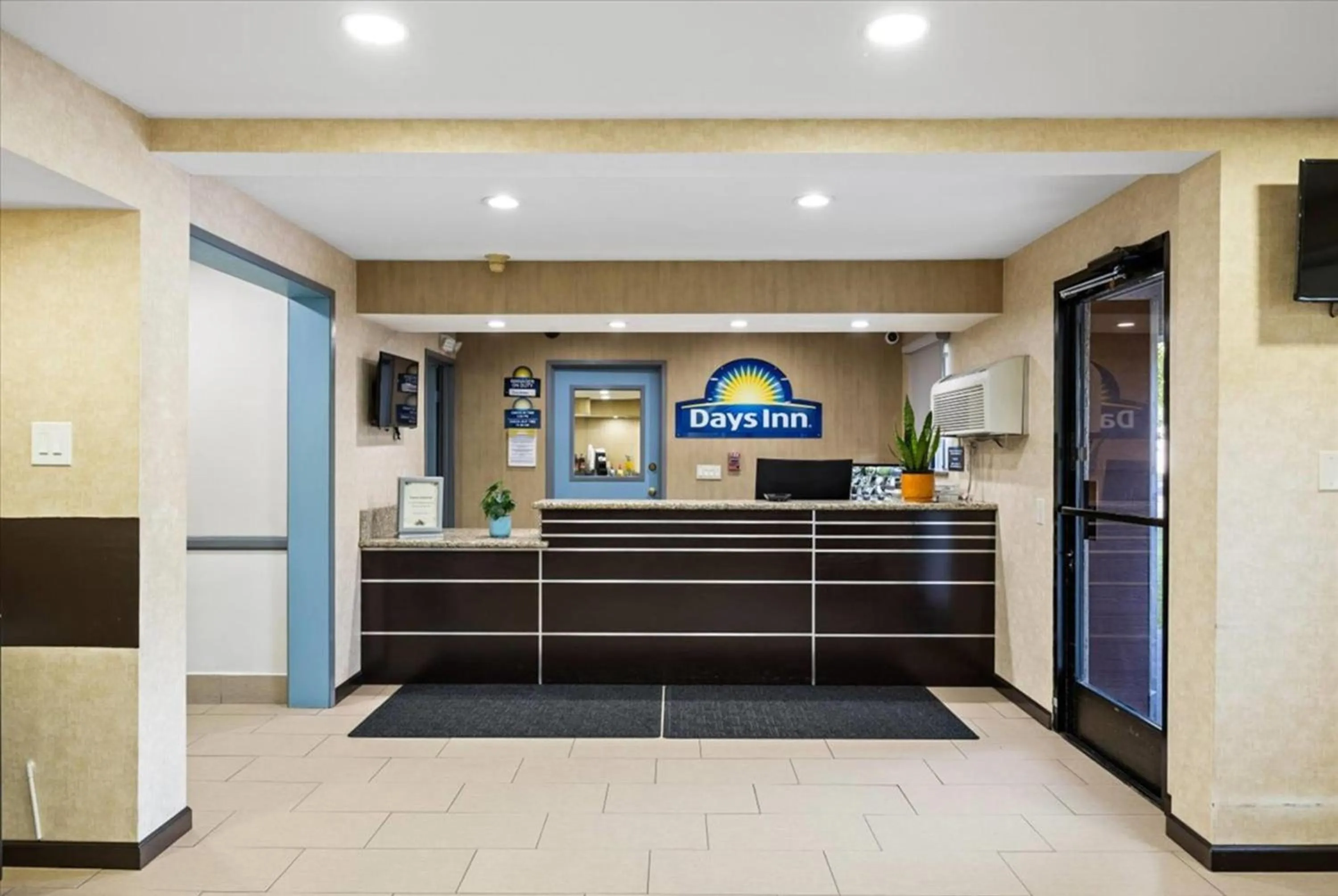 Lobby or reception in Days Inn by Wyndham Woodland