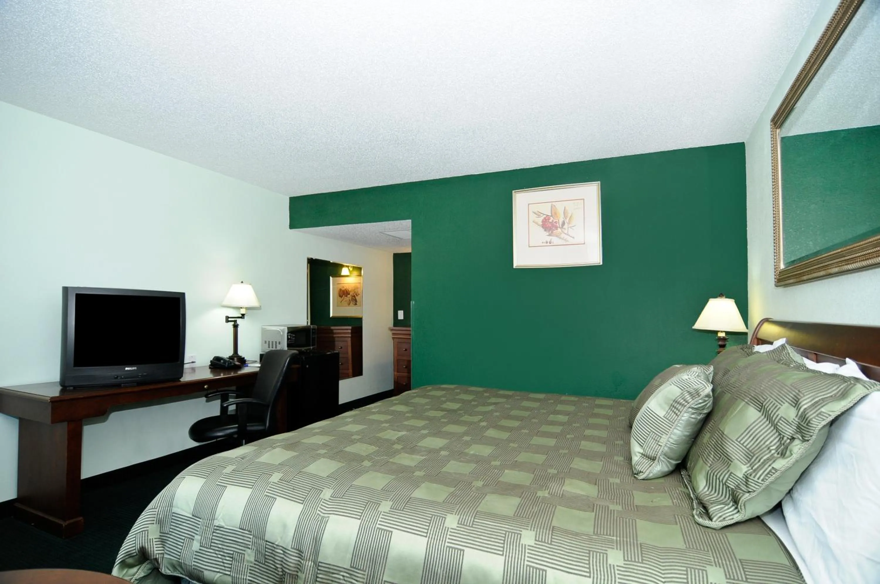 Bedroom, Bed in Motel 6 Harrisburg PA Near PA Expo Center