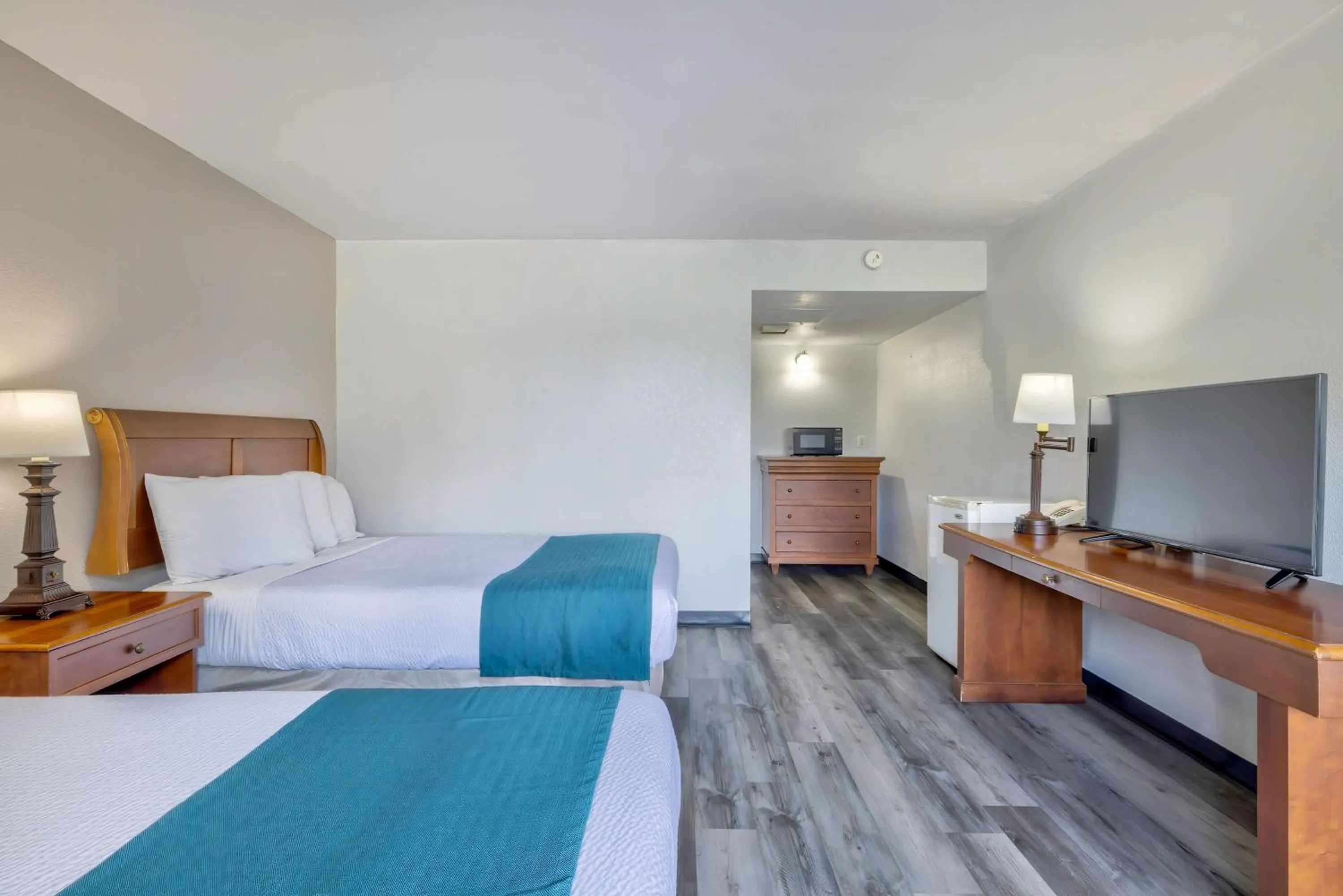 Bedroom, Bed in Motel 6 Harrisburg PA Near PA Expo Center