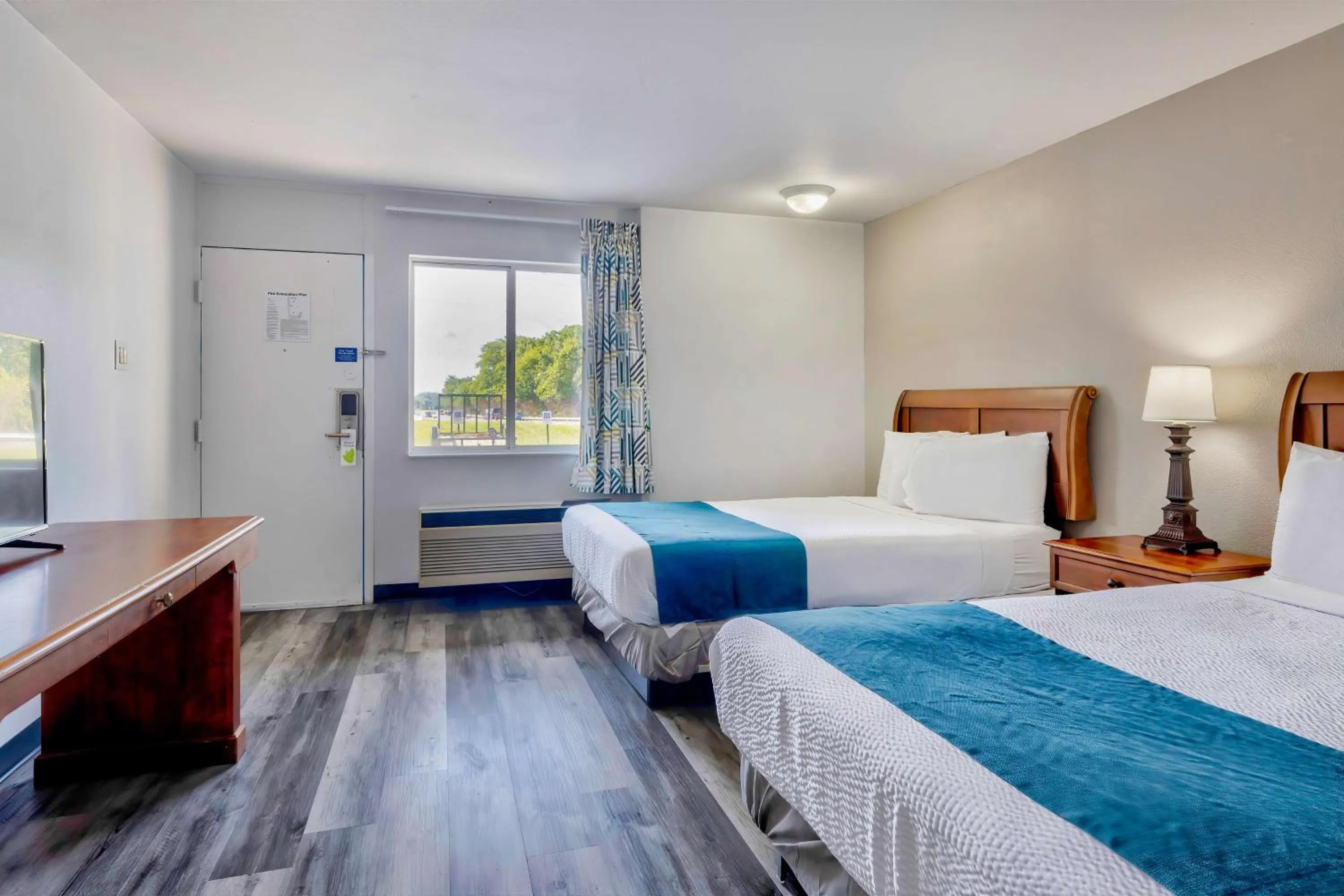 Bedroom, Bed in Motel 6 Harrisburg PA Near PA Expo Center