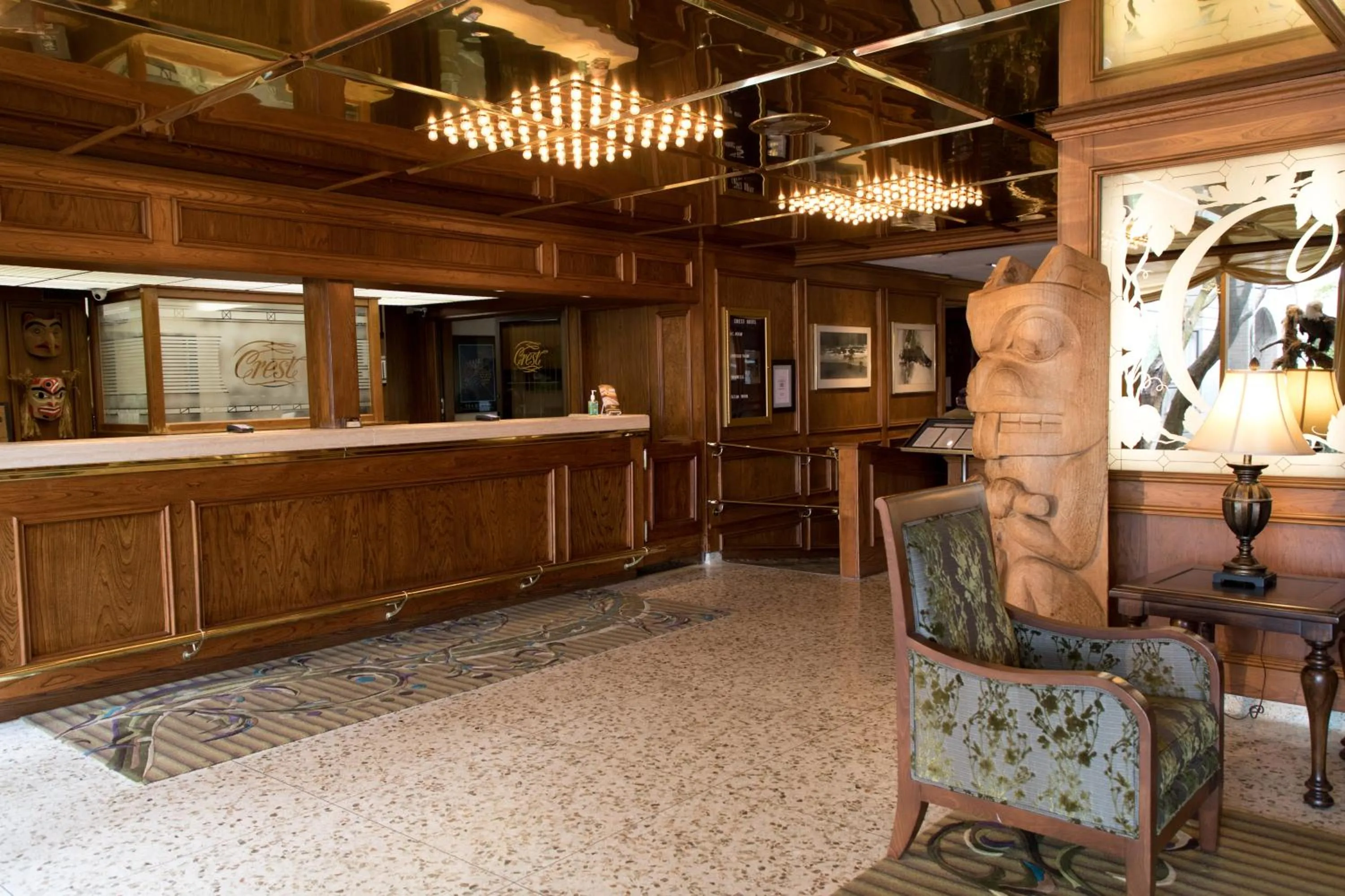 Lounge or bar in Crest Hotel