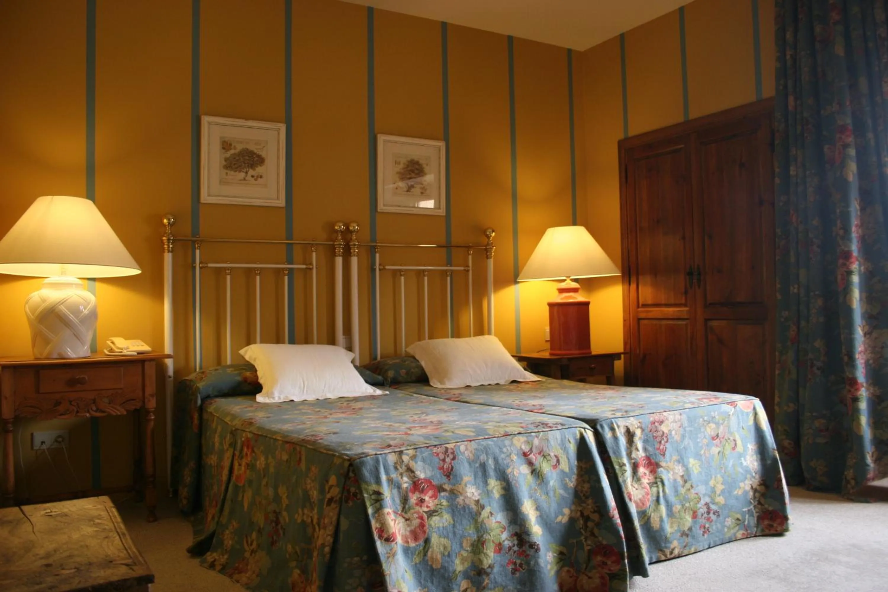 Photo of the whole room, Bed in La Posada de Don Mariano