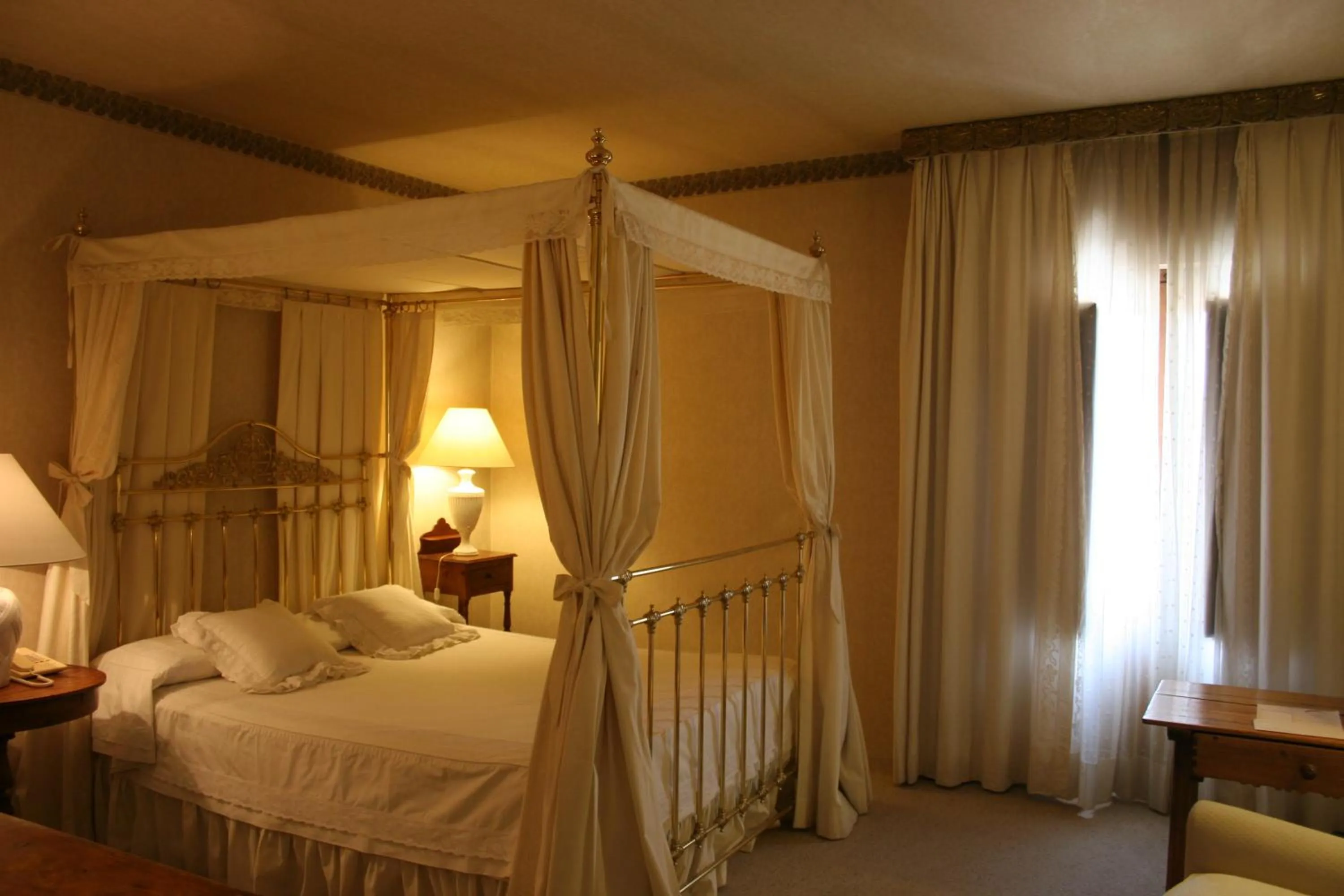 Photo of the whole room, Bed in La Posada de Don Mariano