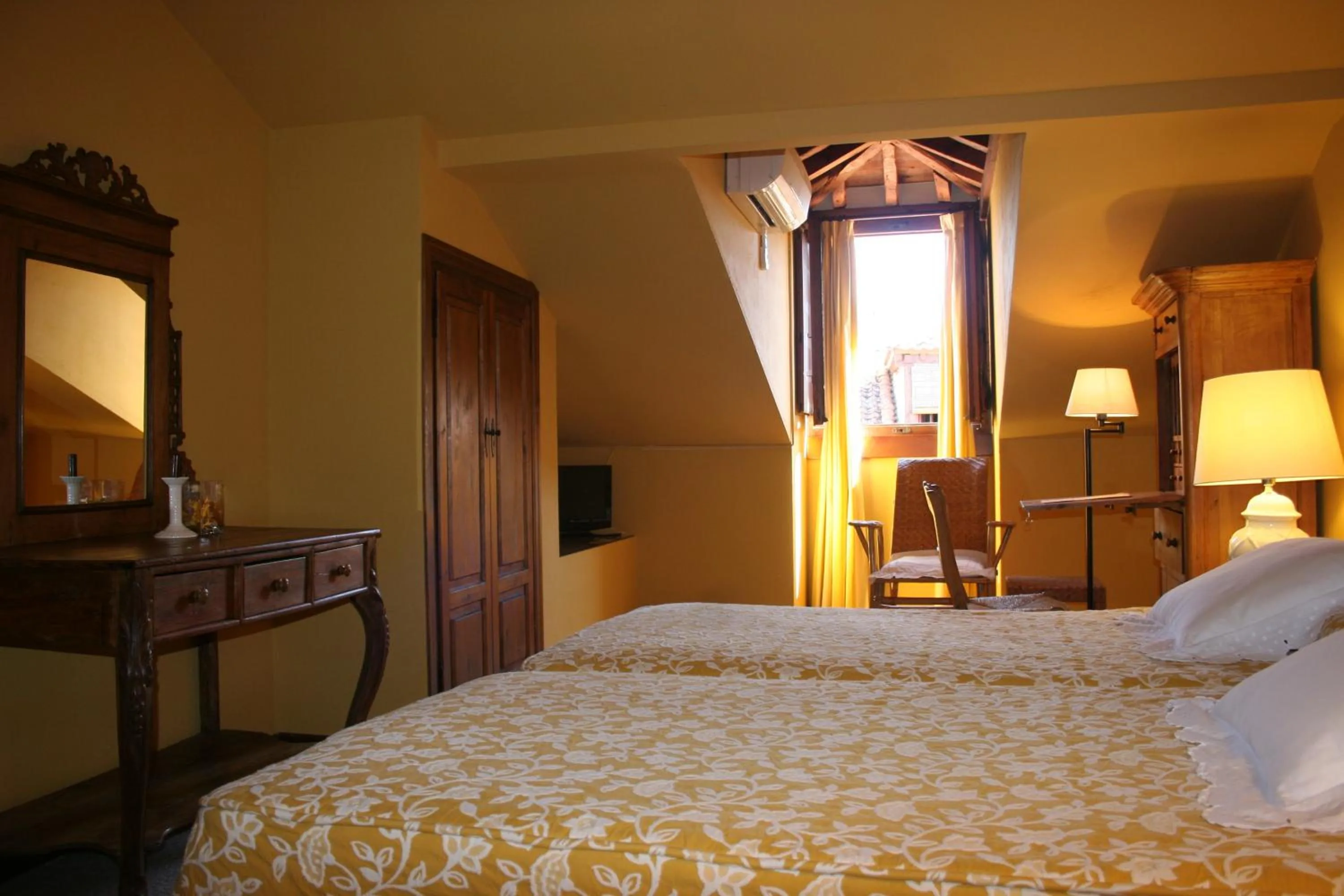 Photo of the whole room, Bed in La Posada de Don Mariano