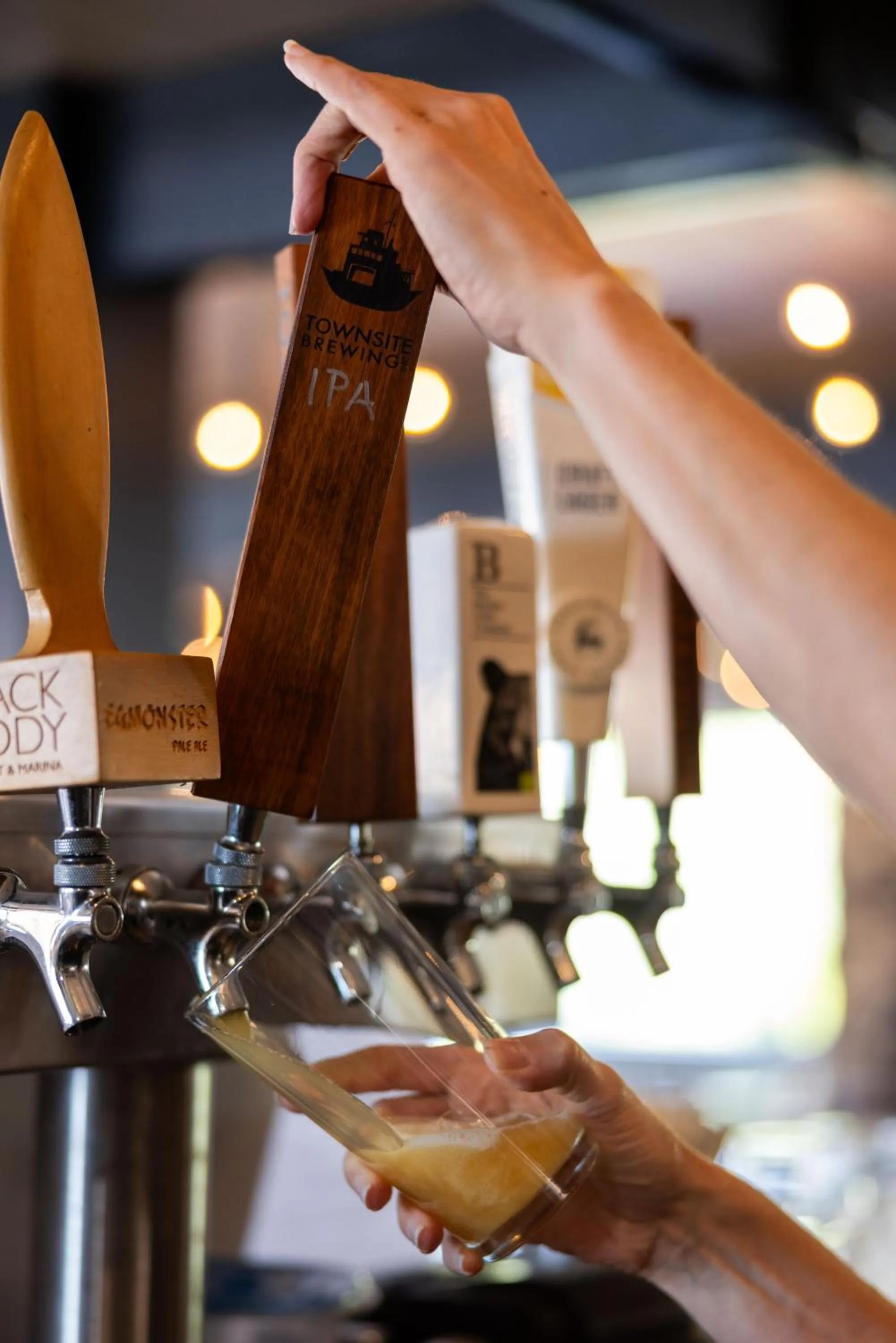 Restaurant/places to eat in Backeddy Resort and Marina