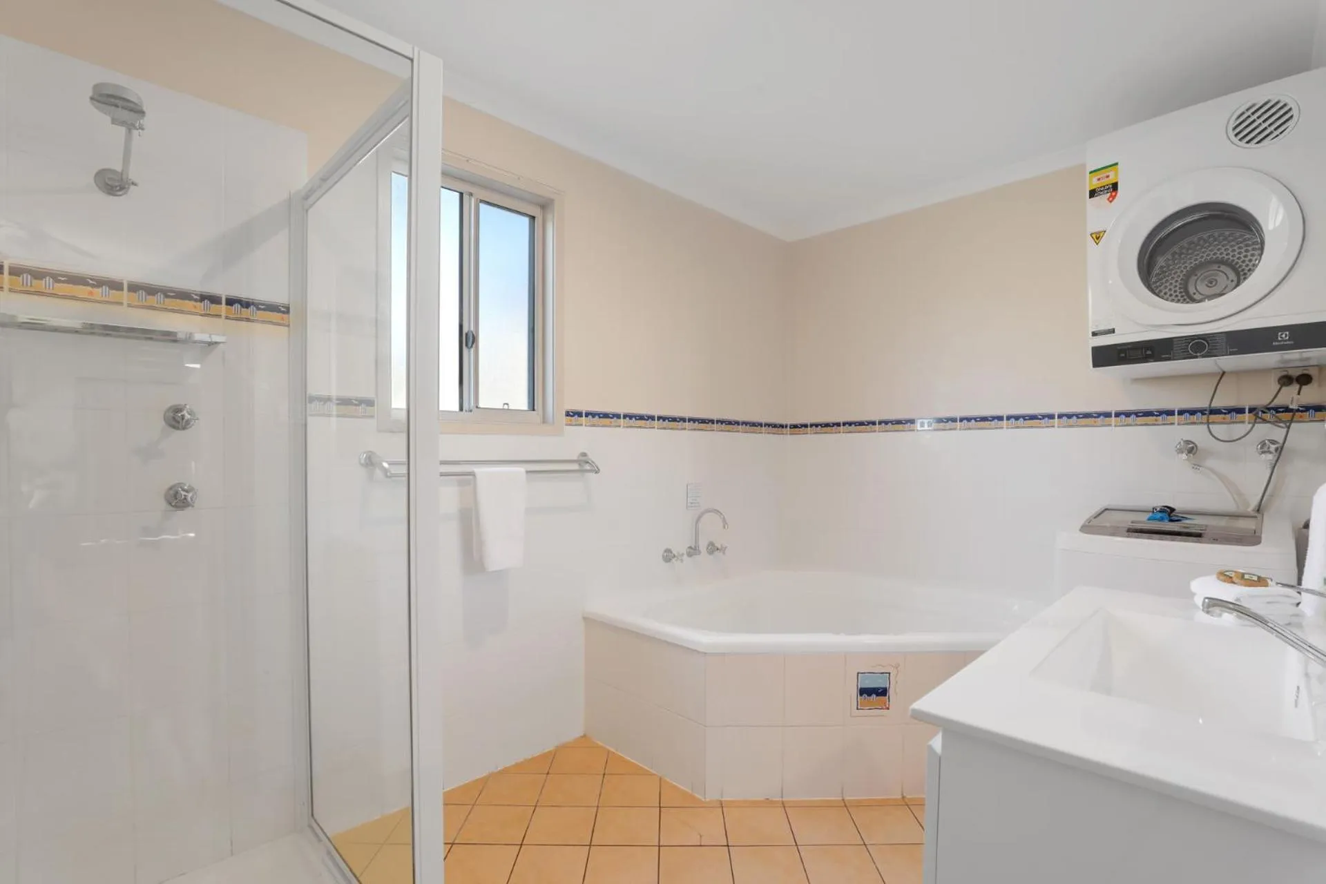 Shower in Kendalls Beach Holiday Park