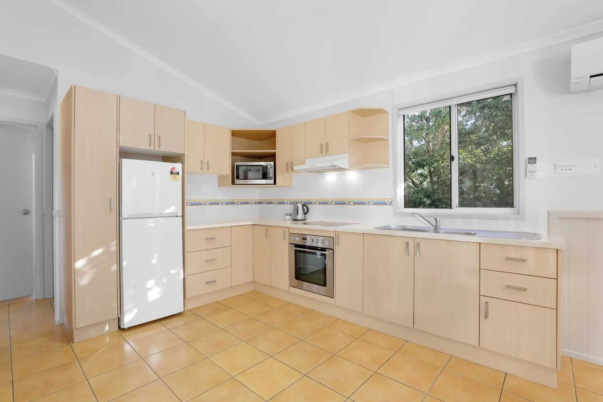 oven in Kendalls Beach Holiday Park