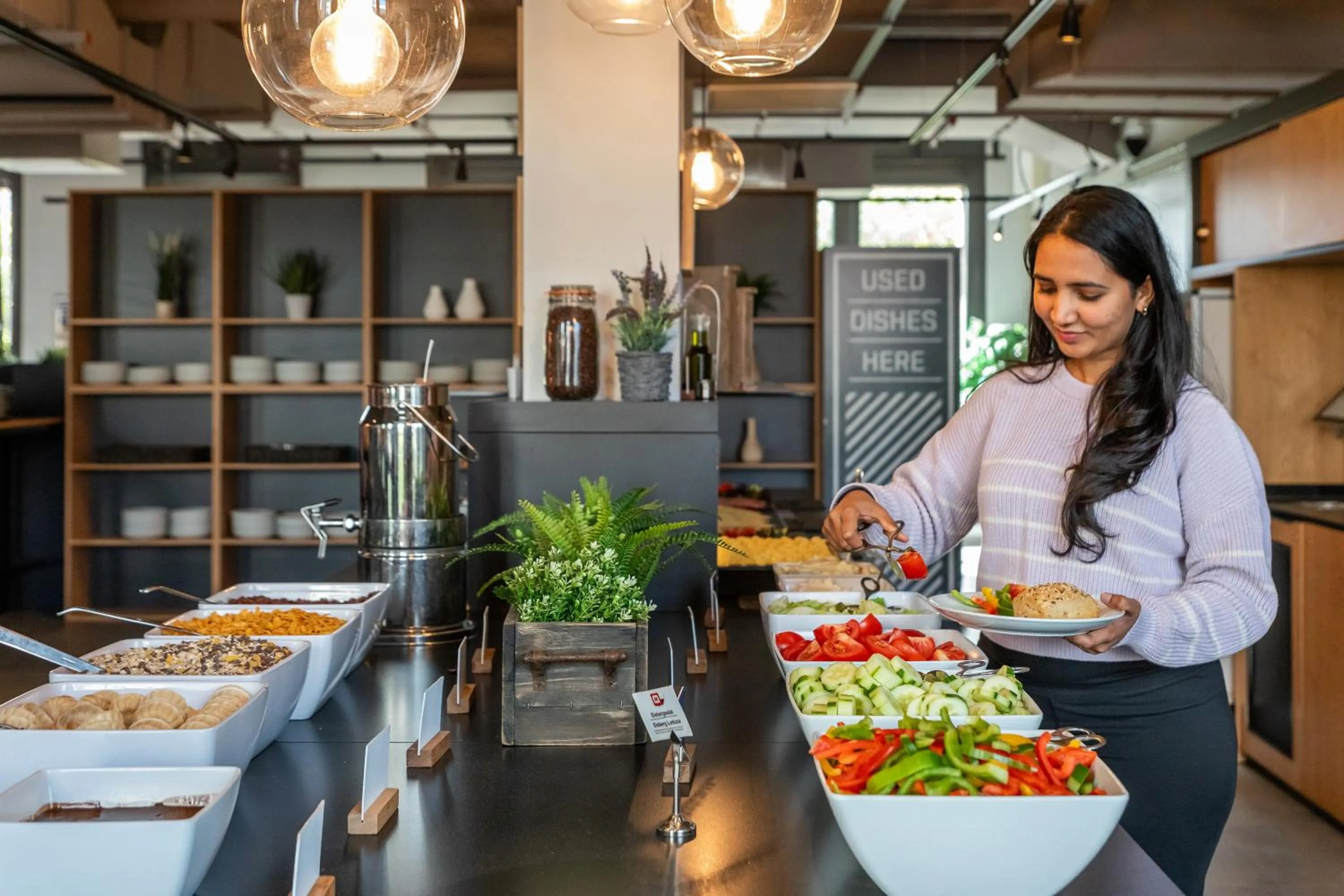 Breakfast in MEININGER Hotel Berlin Tiergarten