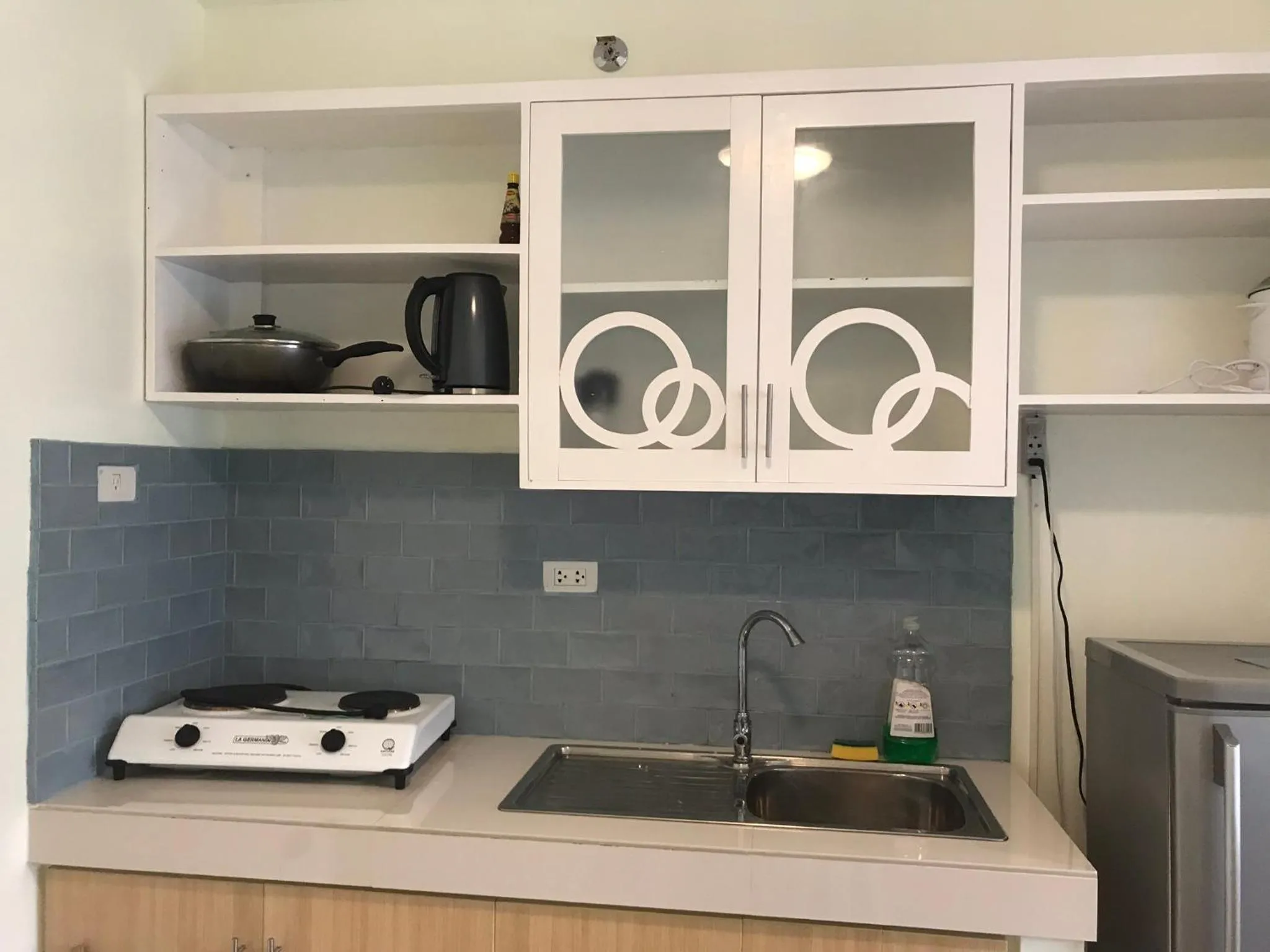 Kitchen or kitchenette in Kara's Suite